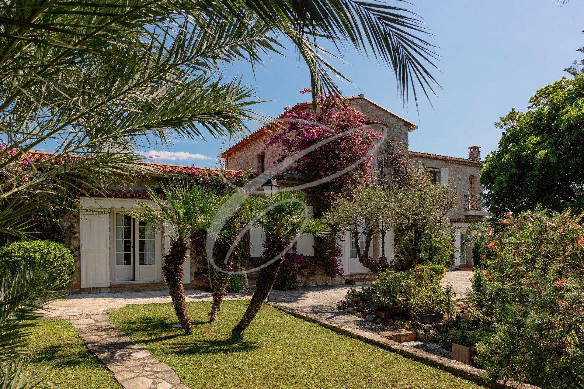 House in Cap Martin, Provence-Alpes-Cote d'Azur 10813788