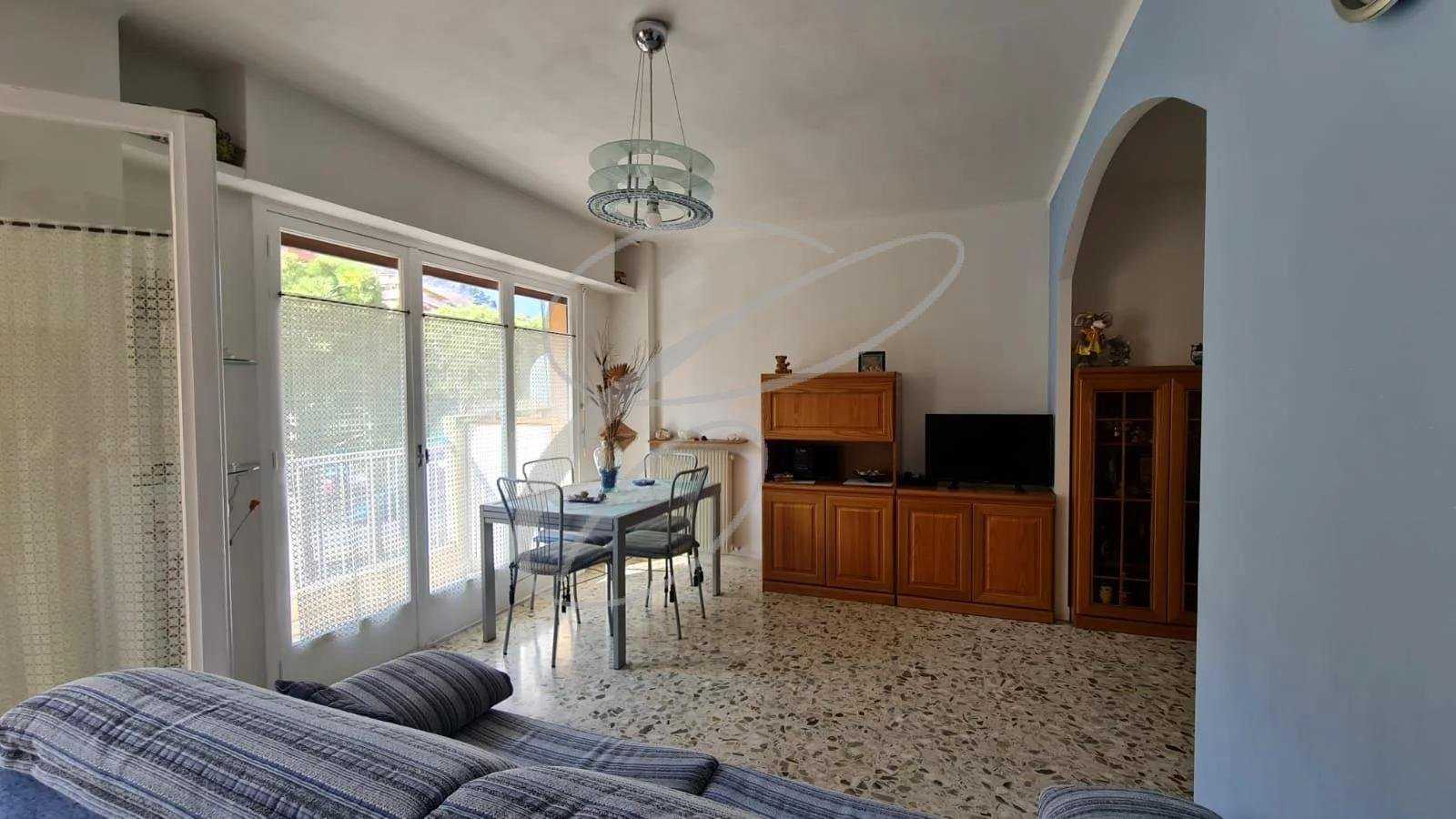 Condominium in Menton, Provence-Alpes-Cote d'Azur 10813815