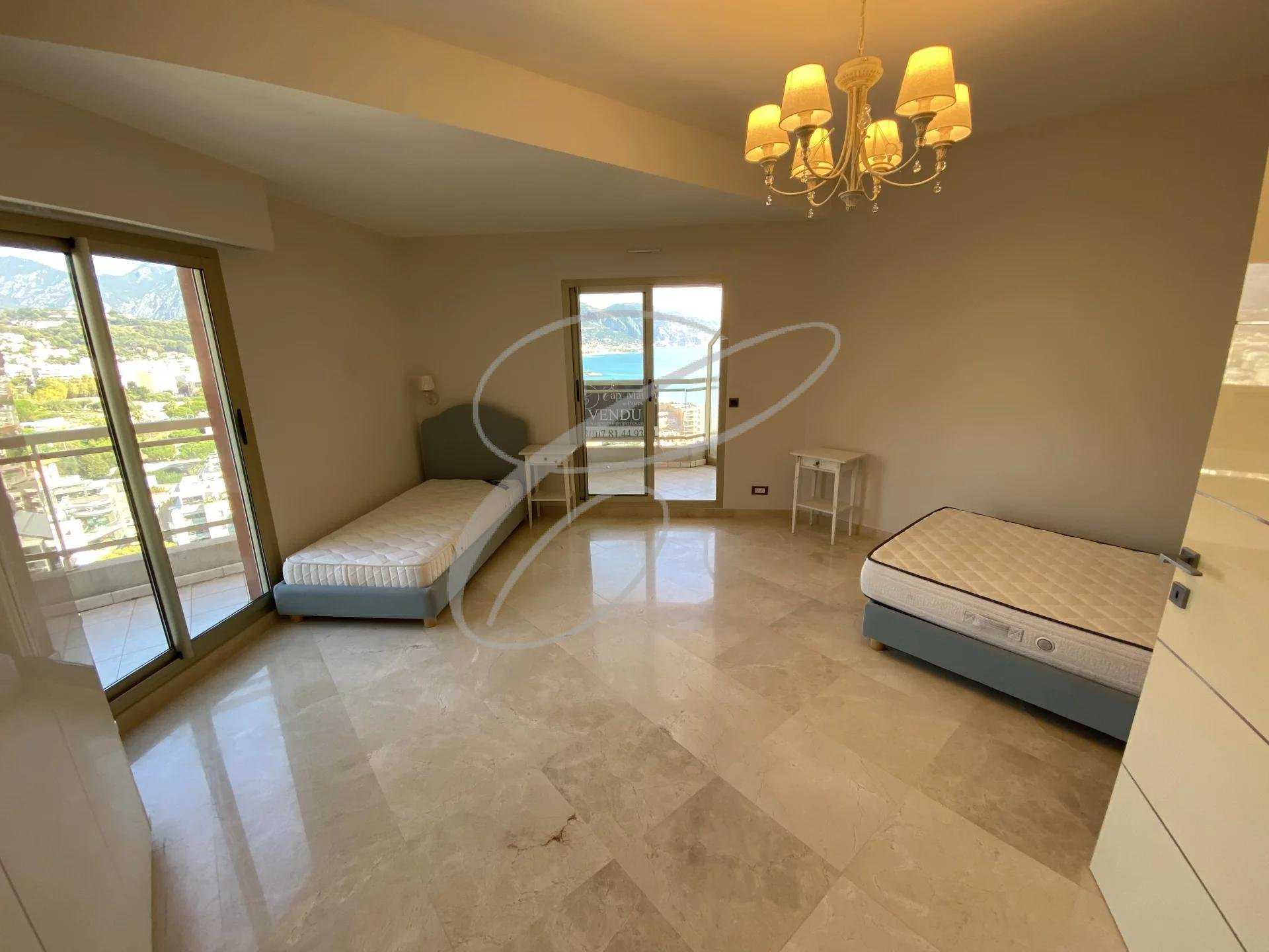 Condominium in Cap Martin, Provence-Alpes-Cote d'Azur 10813819