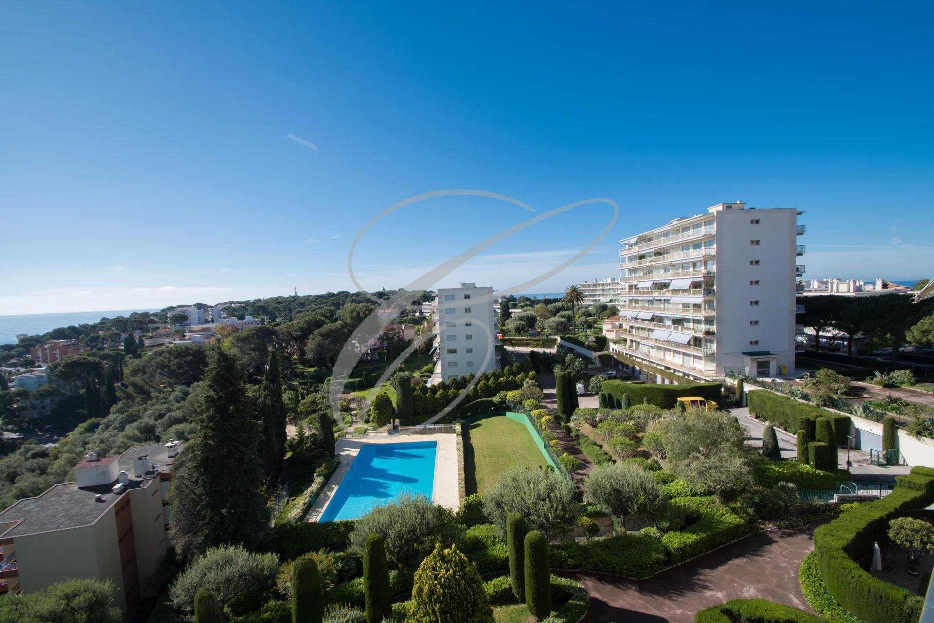 Condominium dans Cap-Martin, Provence-Alpes-Côte d'Azur 10813823