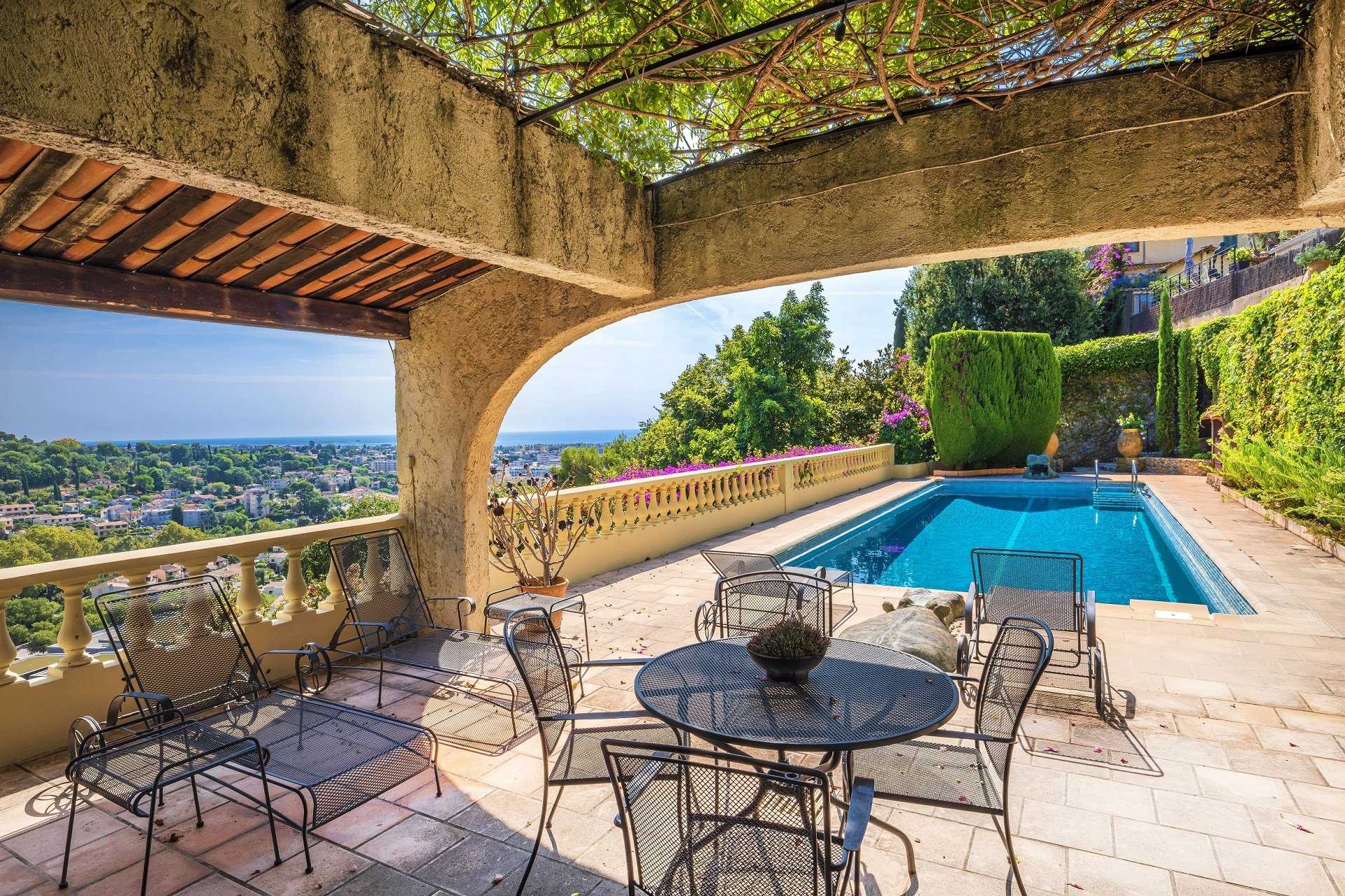 Casa nel Cagnes-sur-Mer, Provence-Alpes-Cote d'Azur 10813856