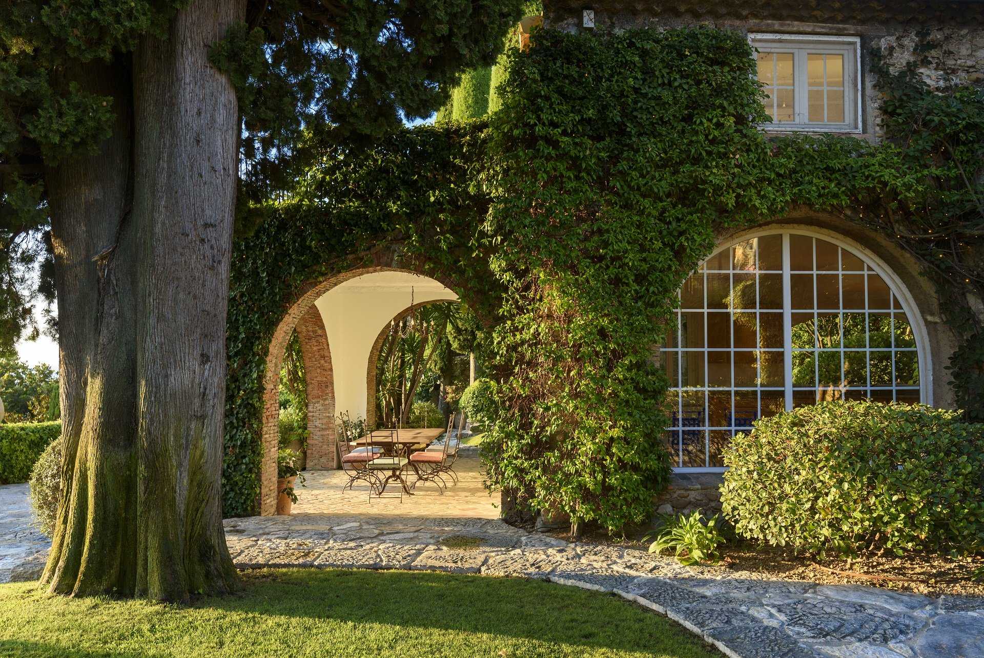 House in Cagnes-sur-Mer, Provence-Alpes-Cote d'Azur 10813856
