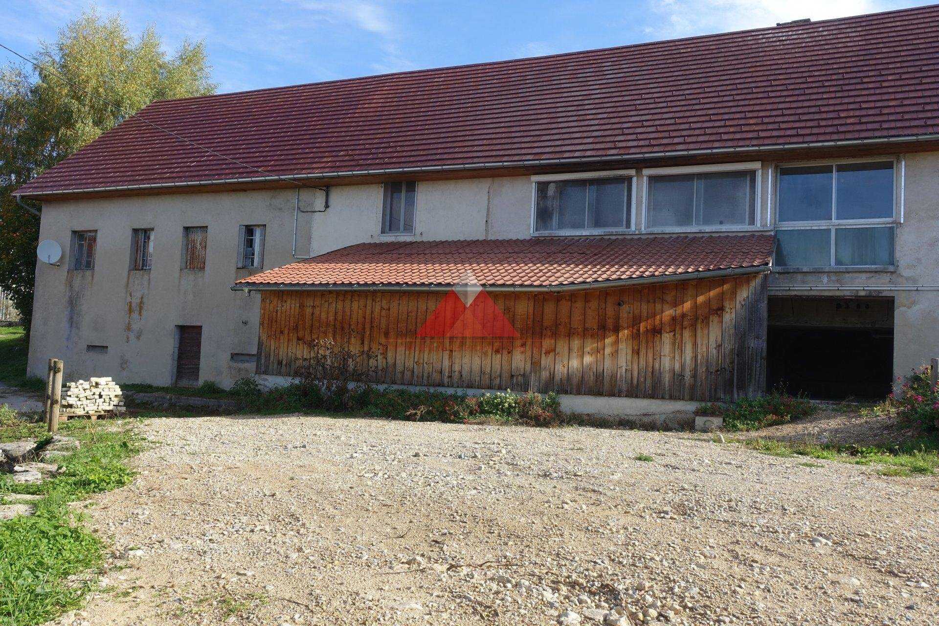 rumah dalam Saint-Maurice-Crillat, Jura 10813866