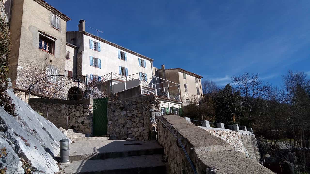 casa en Coursegoules, Alpes-Maritimes 10813889