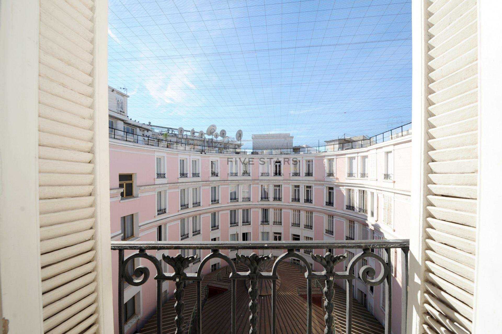 Condominium dans Nice, Alpes-Maritimes 10813891