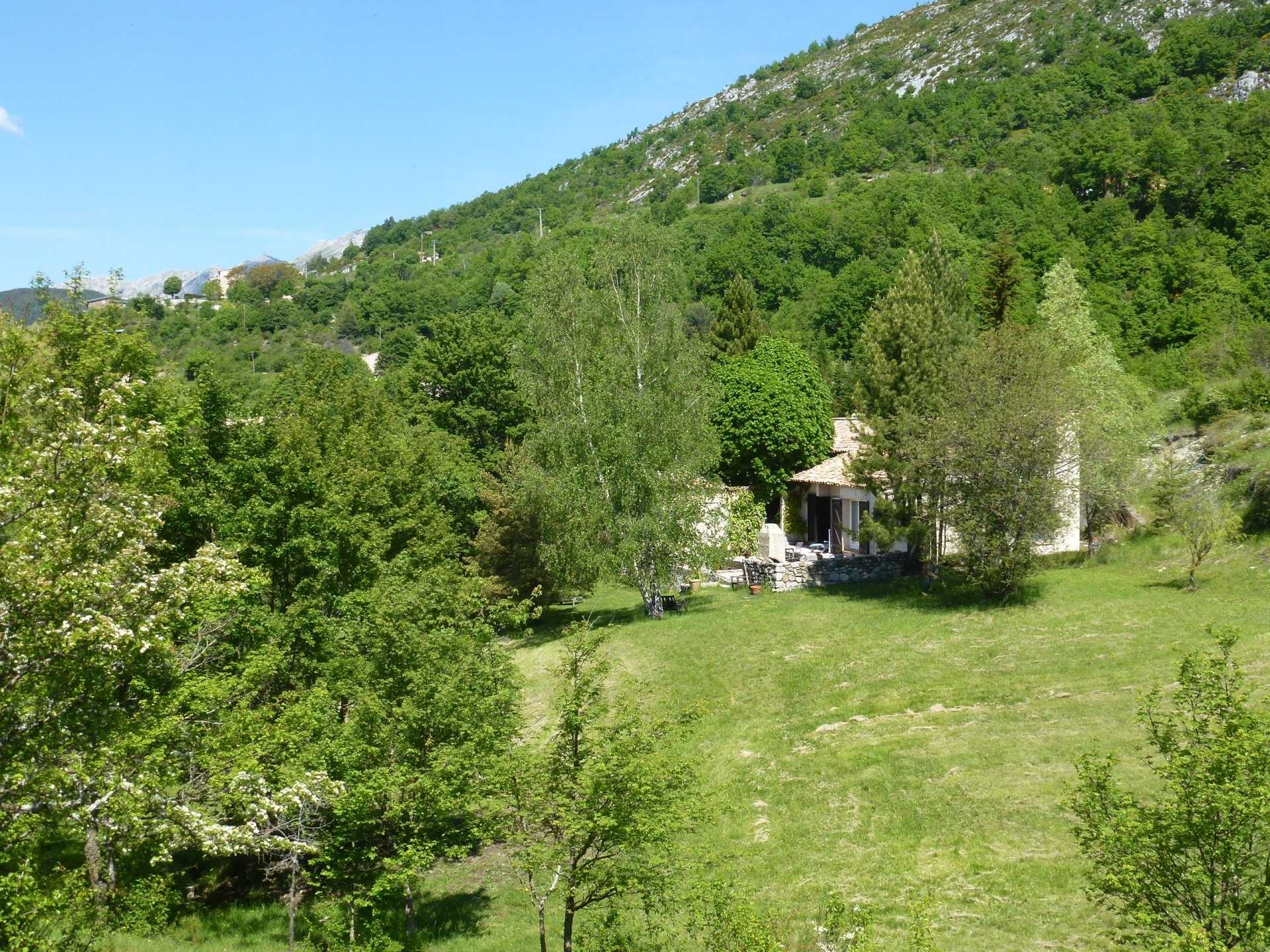 Haus im Coursegoules, Alpes-Maritimes 10813925