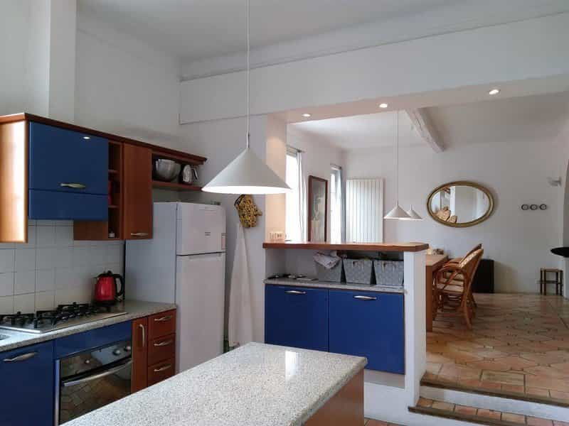 casa en Cagnes-sur-Mer, Provenza-Alpes-Costa Azul 10813949