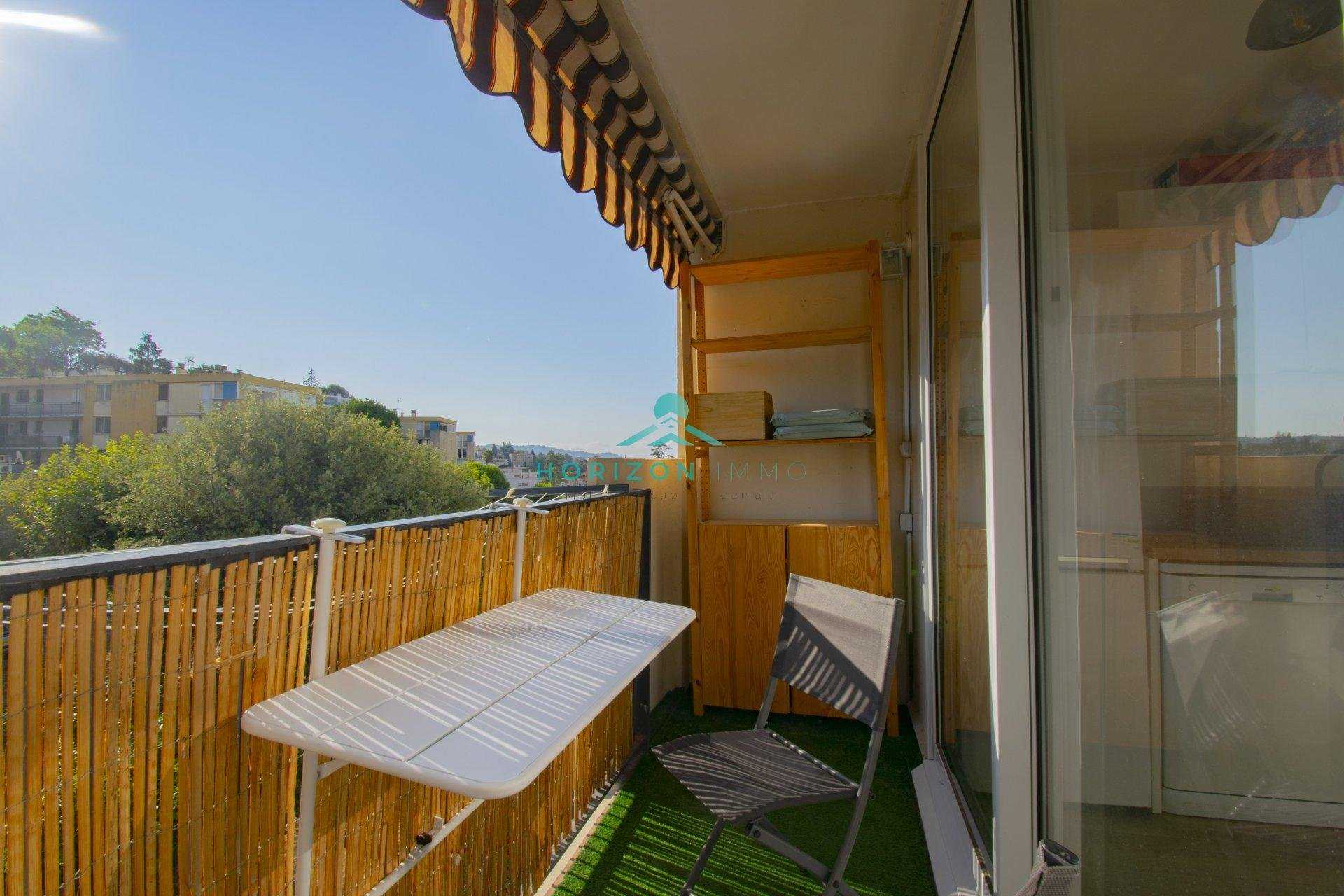 Condominium in Le Ray, Provence-Alpes-Côte d'Azur 10814012