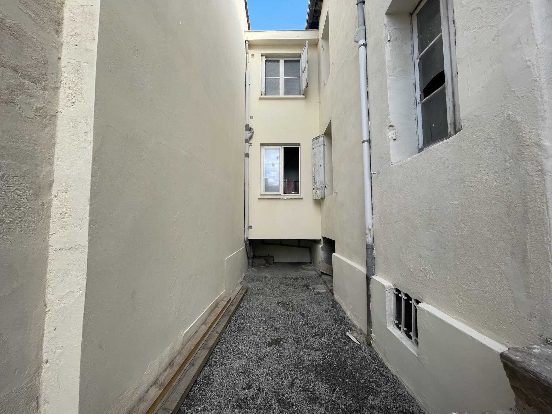 Condominium in Saint-Marie, Nouvelle-Aquitaine 10814033