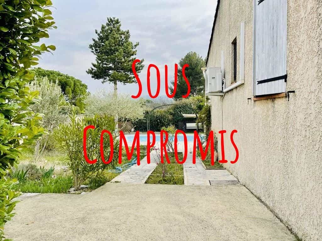 Hus i Vaison-la-Romaine, Provence-Alpes-Cote d'Azur 10814116