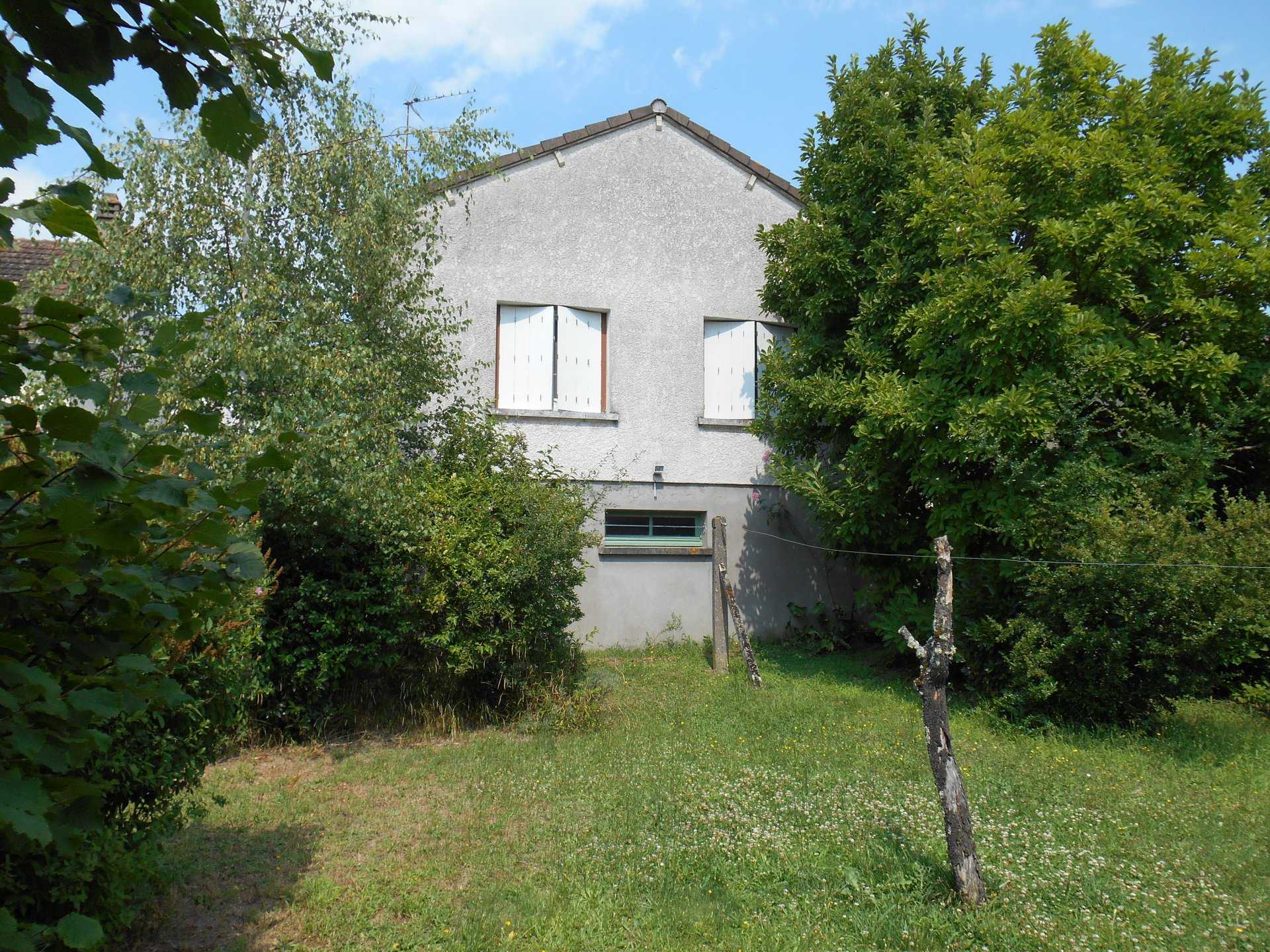 House in Vierzon, Centre-Val de Loire 10814185