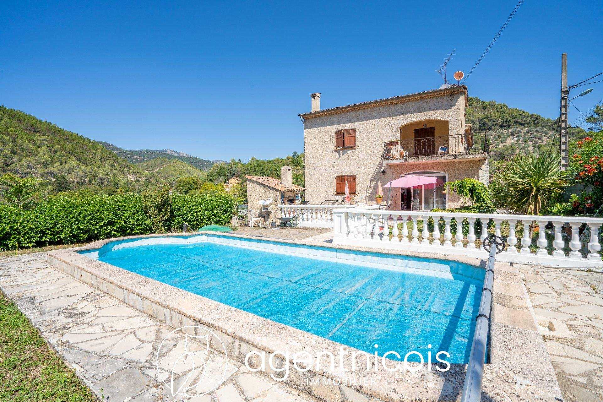 Condominio nel L'Escarene, Provence-Alpes-Cote d'Azur 10814187