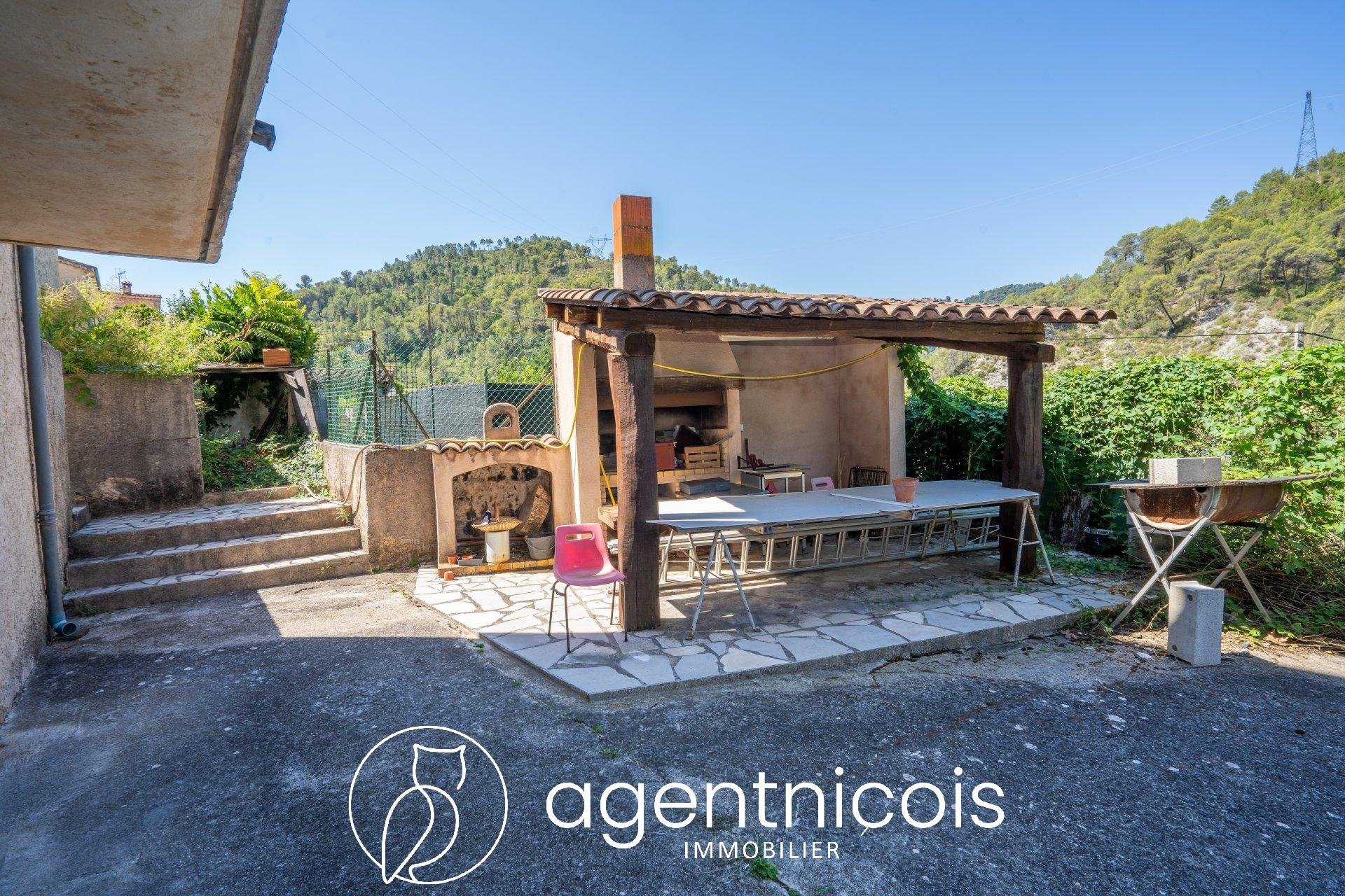 Condomínio no L'Escarene, Provence-Alpes-Cote d'Azur 10814187