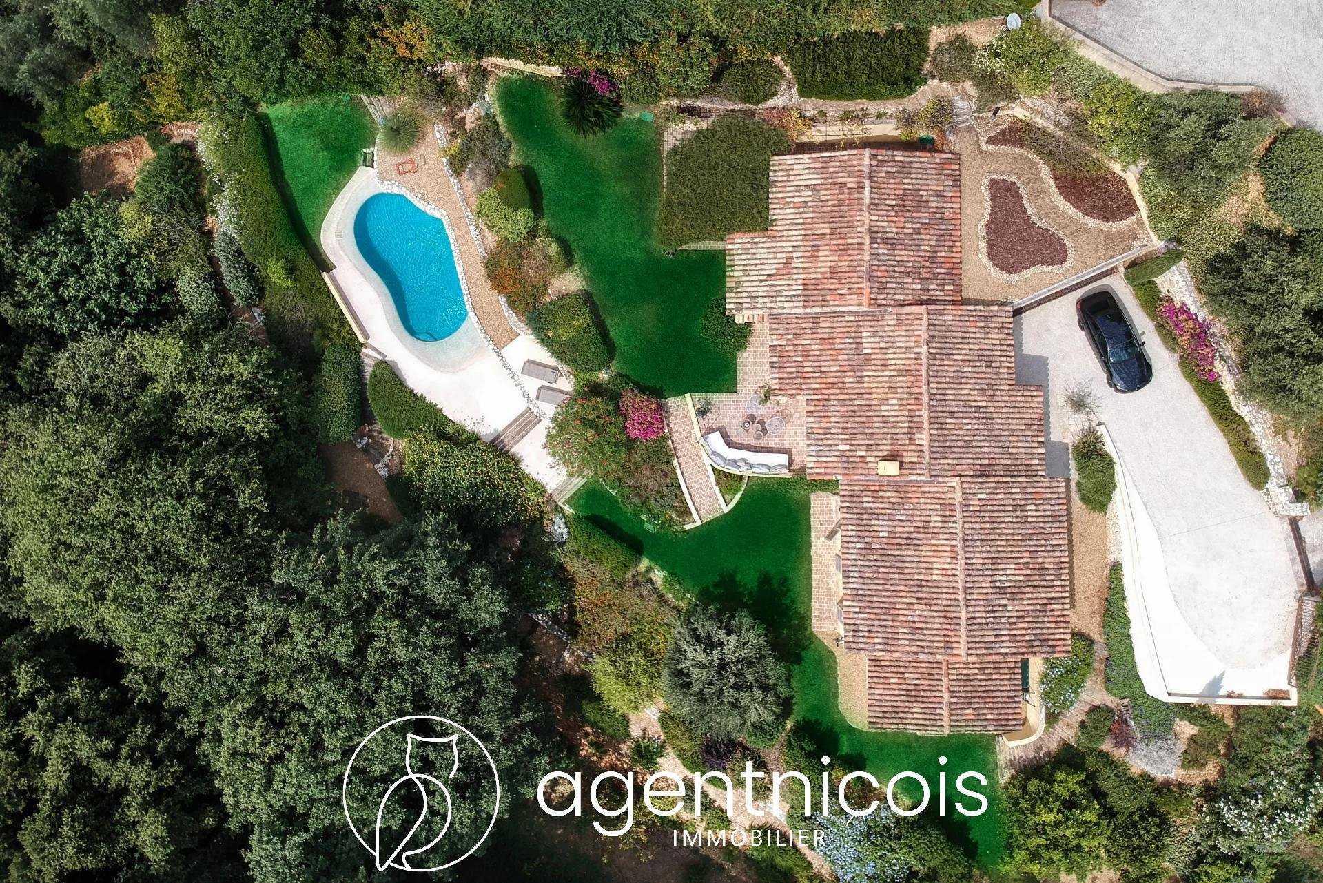 بيت في Montaleigne, Provence-Alpes-Cote d'Azur 10814202
