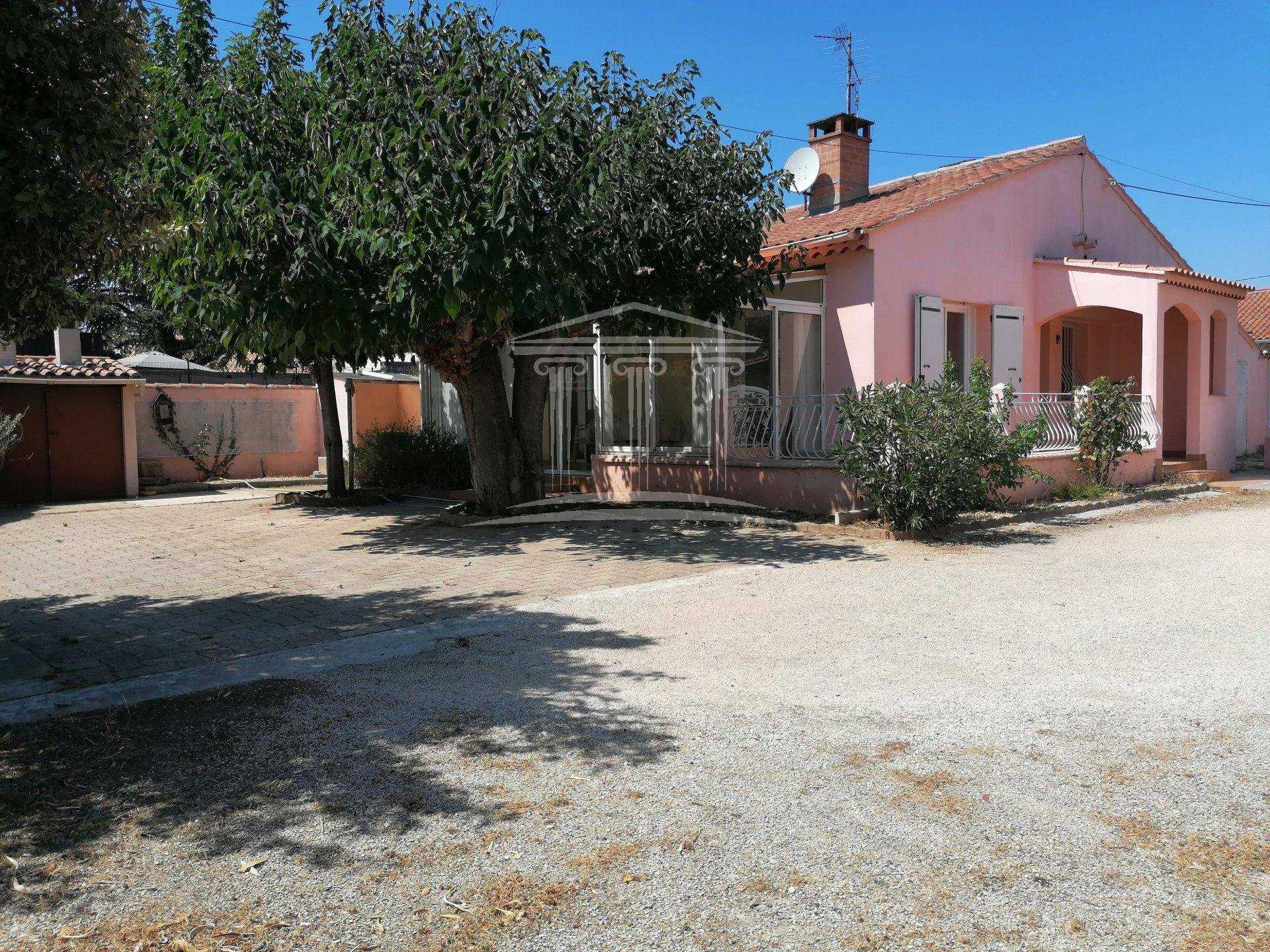 House in Sorgues, Provence-Alpes-Cote d'Azur 10814204