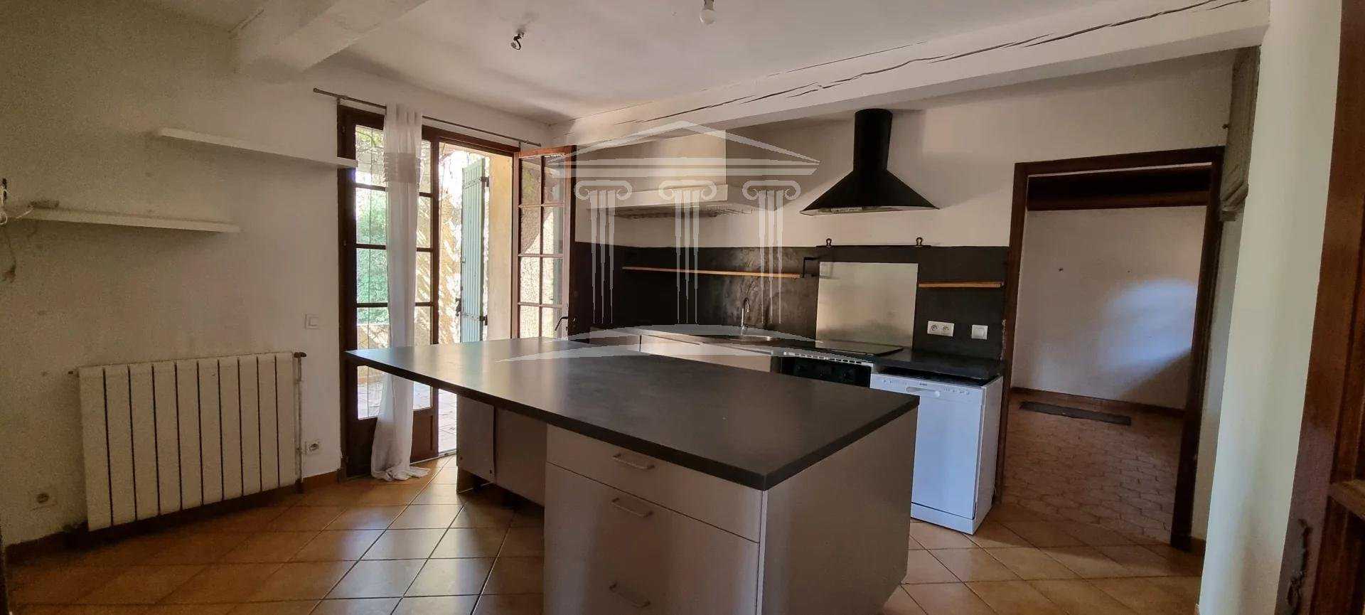 Residential in Sorgues, Vaucluse 10814207
