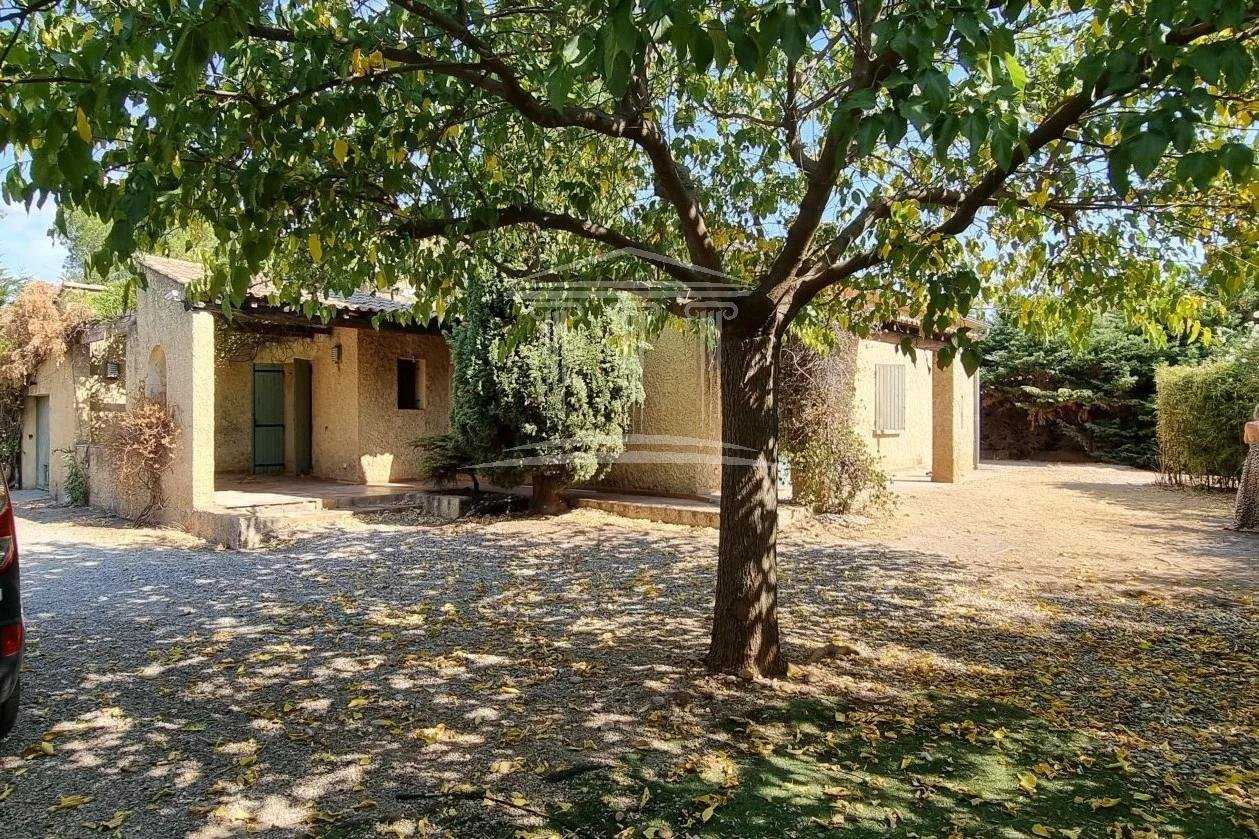 Residential in Sorgues, Vaucluse 10814207