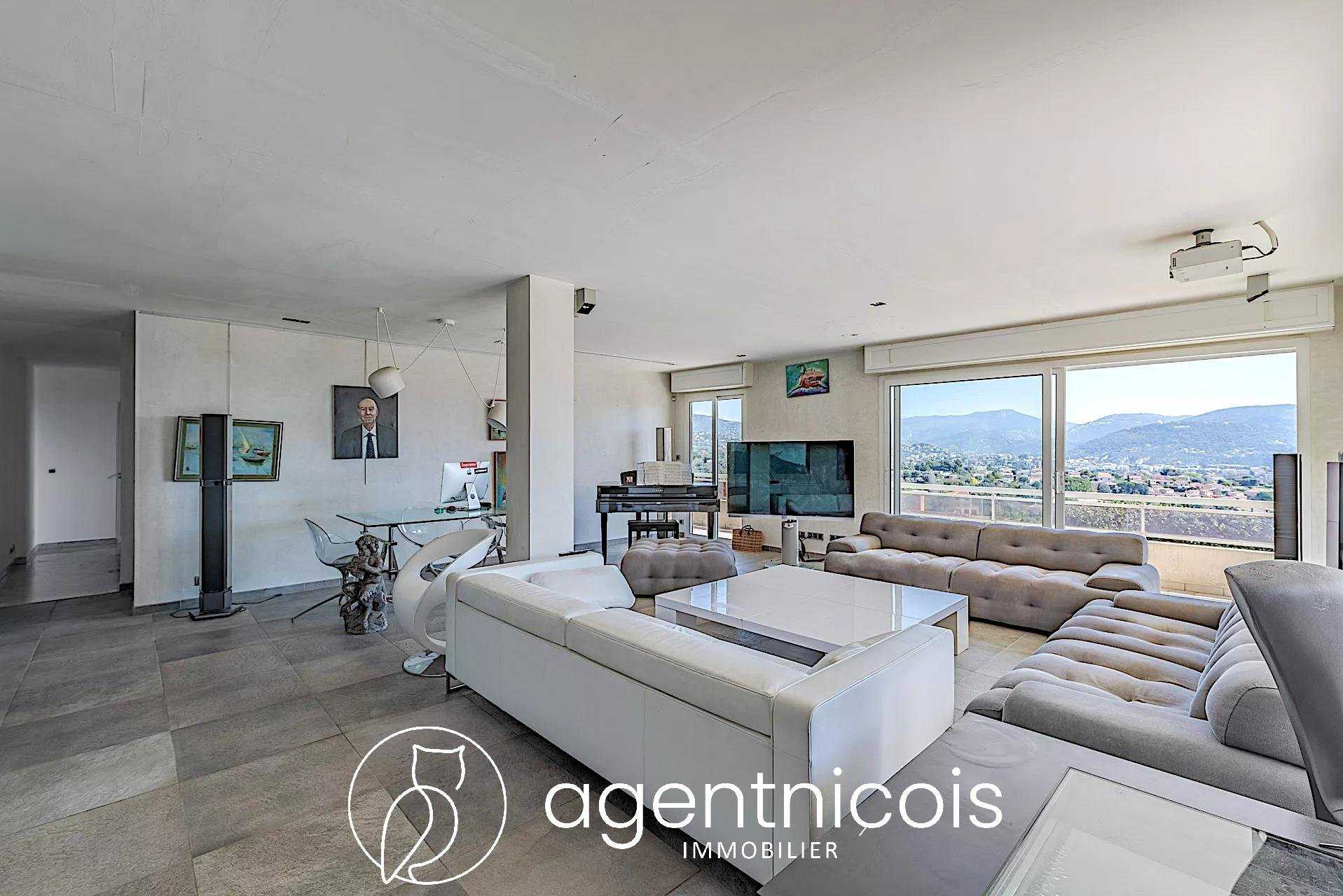 公寓 在 La Madeleine, Provence-Alpes-Cote d'Azur 10814210
