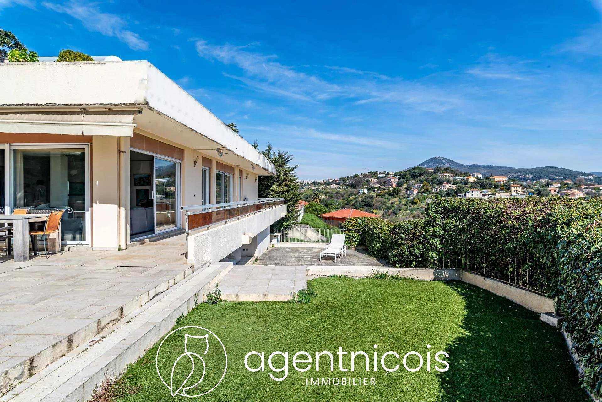Condominium in La Madeleine, Provence-Alpes-Cote d'Azur 10814210