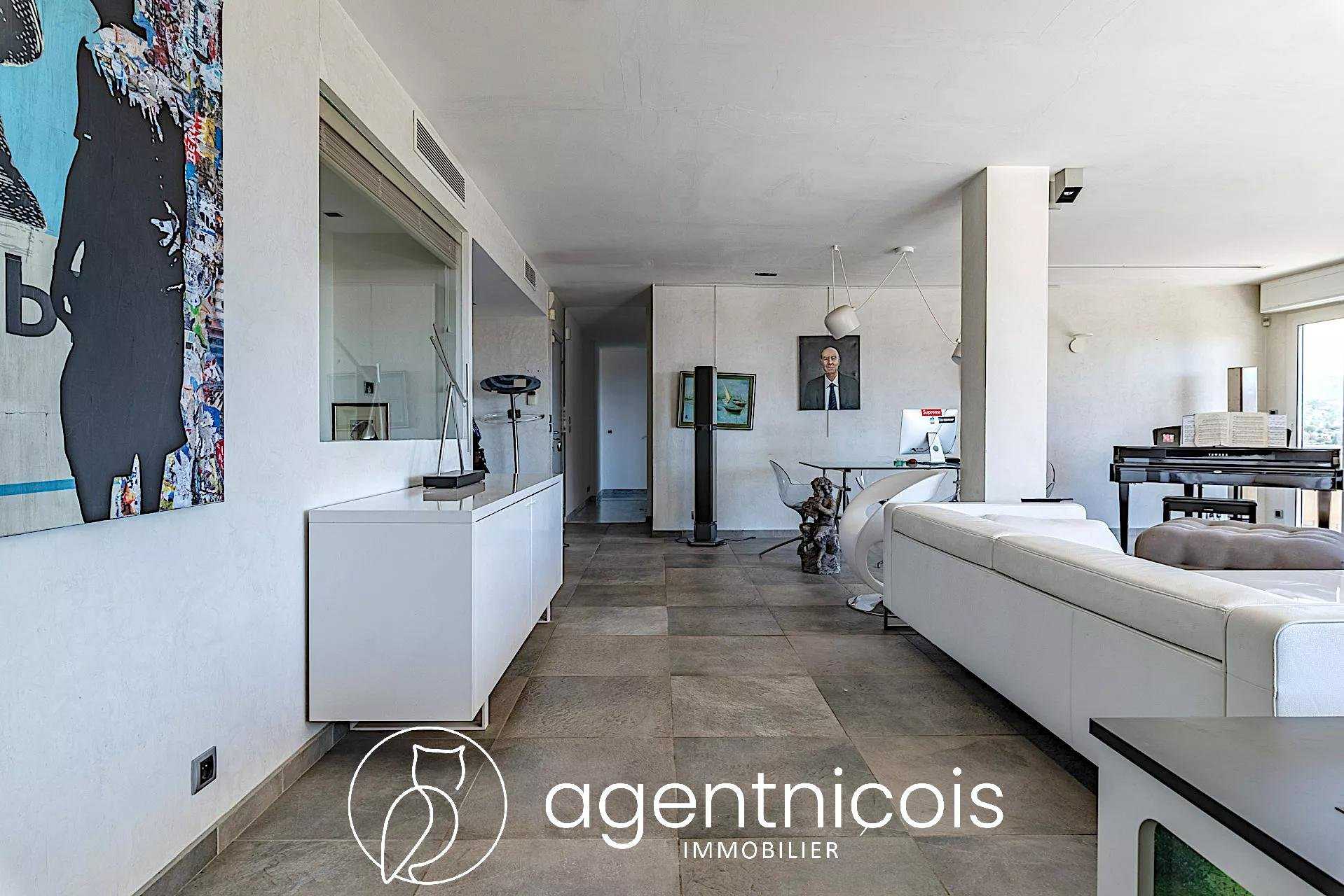 Condominium in Nice, Alpes-Maritimes 10814210