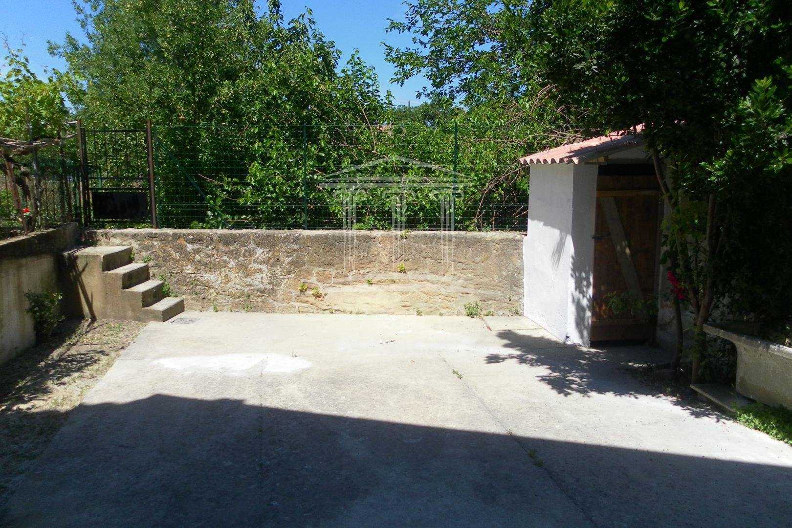 Talo sisään Sorgues, Provence-Alpes-Cote d'Azur 10814217