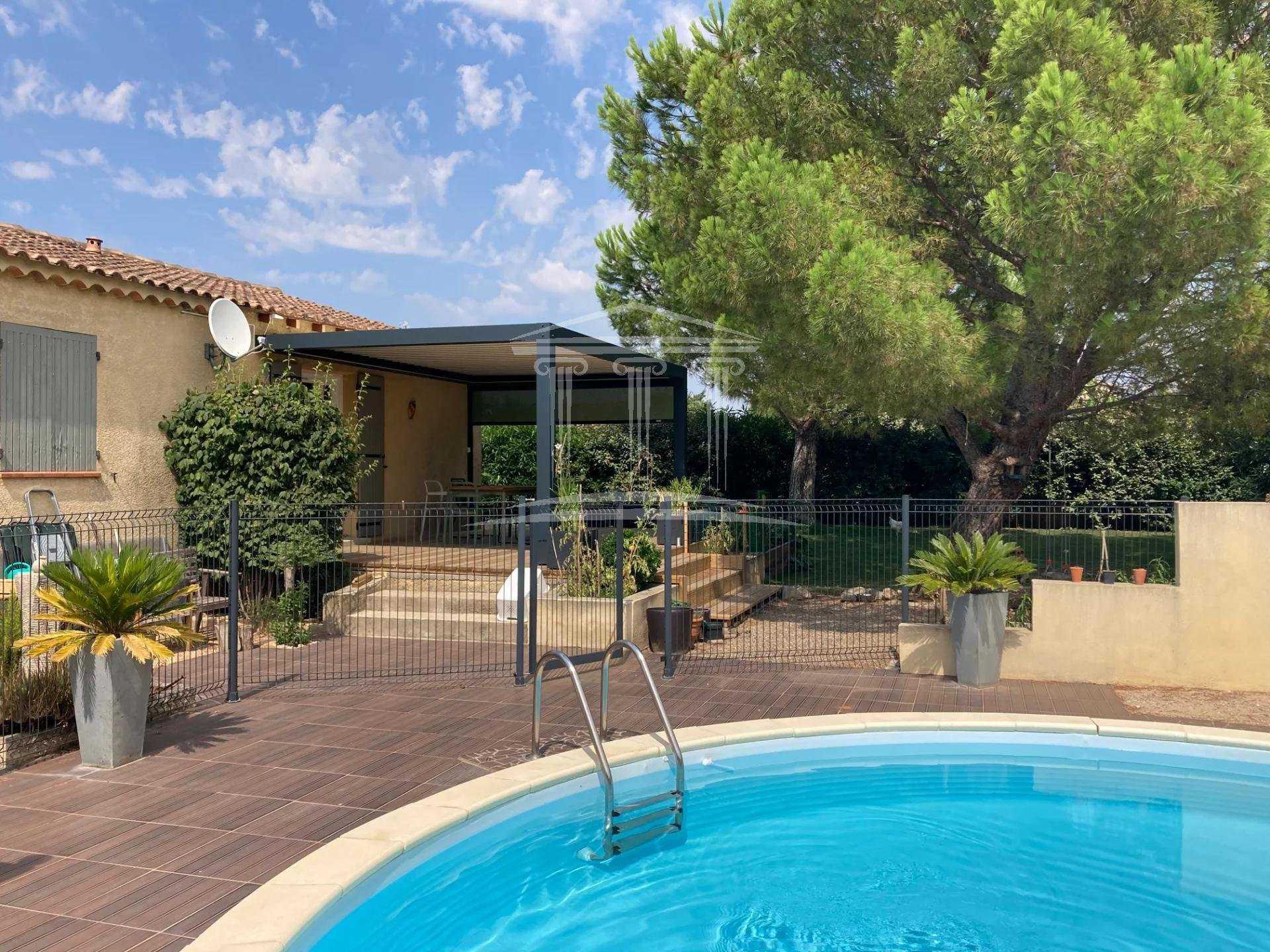 Residential in Sorgues, Vaucluse 10814236