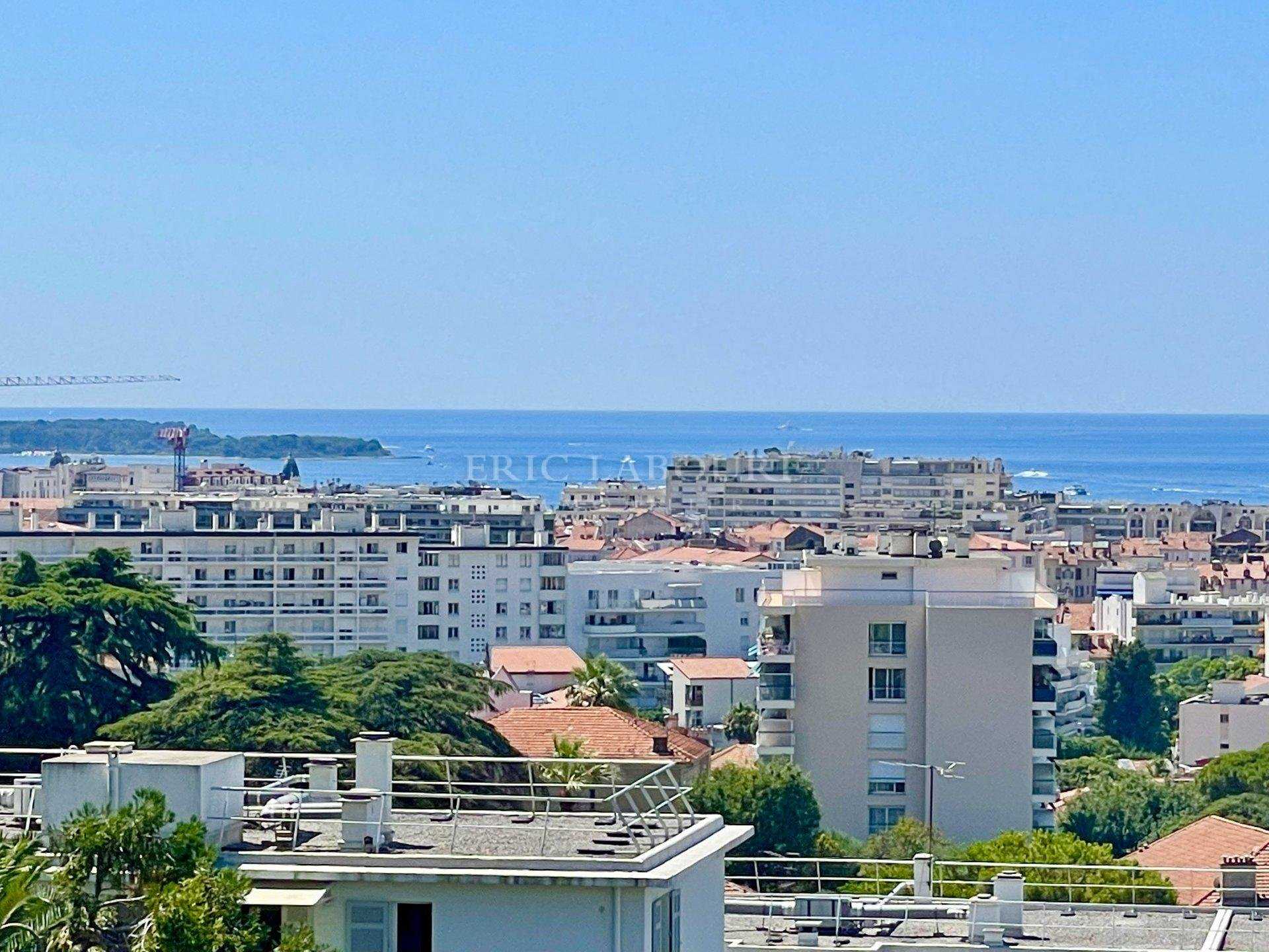 Condominium dans Cannes, Provence-Alpes-Côte d'Azur 10814246