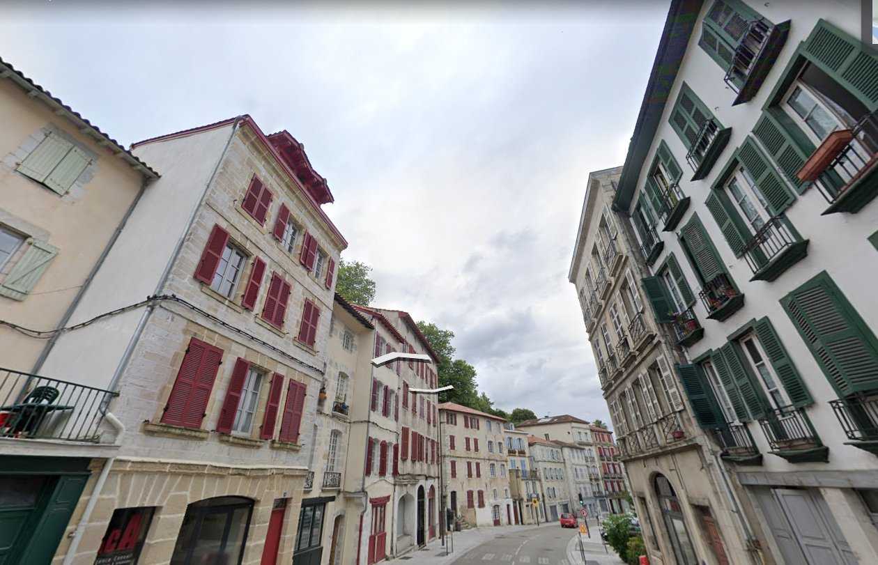 Condominium in Bayonne, Nouvelle-Aquitaine 10814261