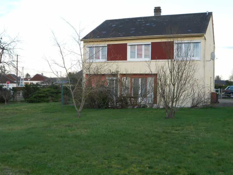 House in Vierzon, Centre-Val de Loire 10814269