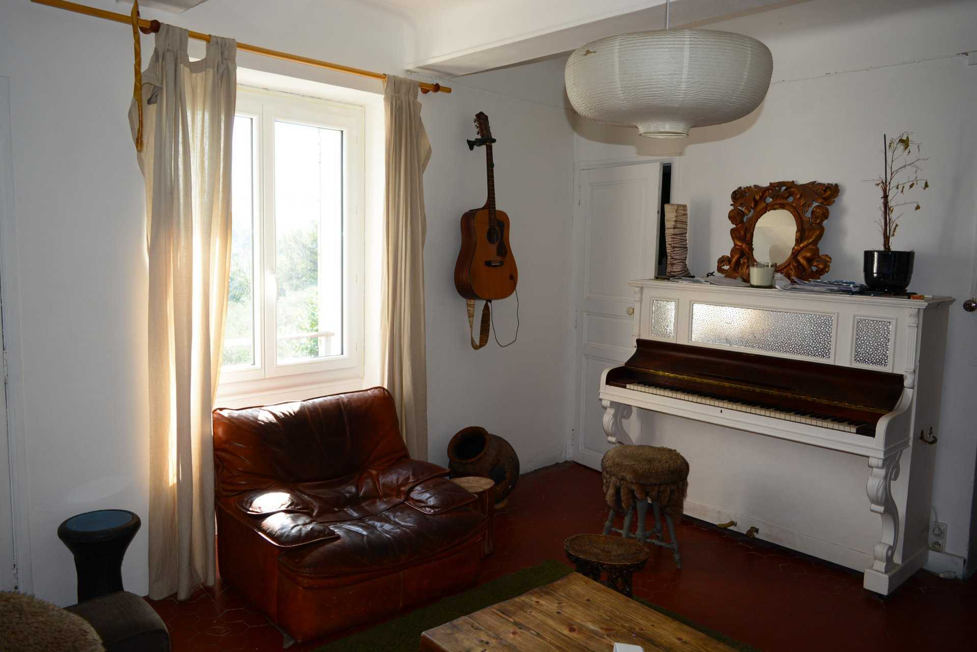 بيت في Grambois, Provence-Alpes-Cote d'Azur 10814271