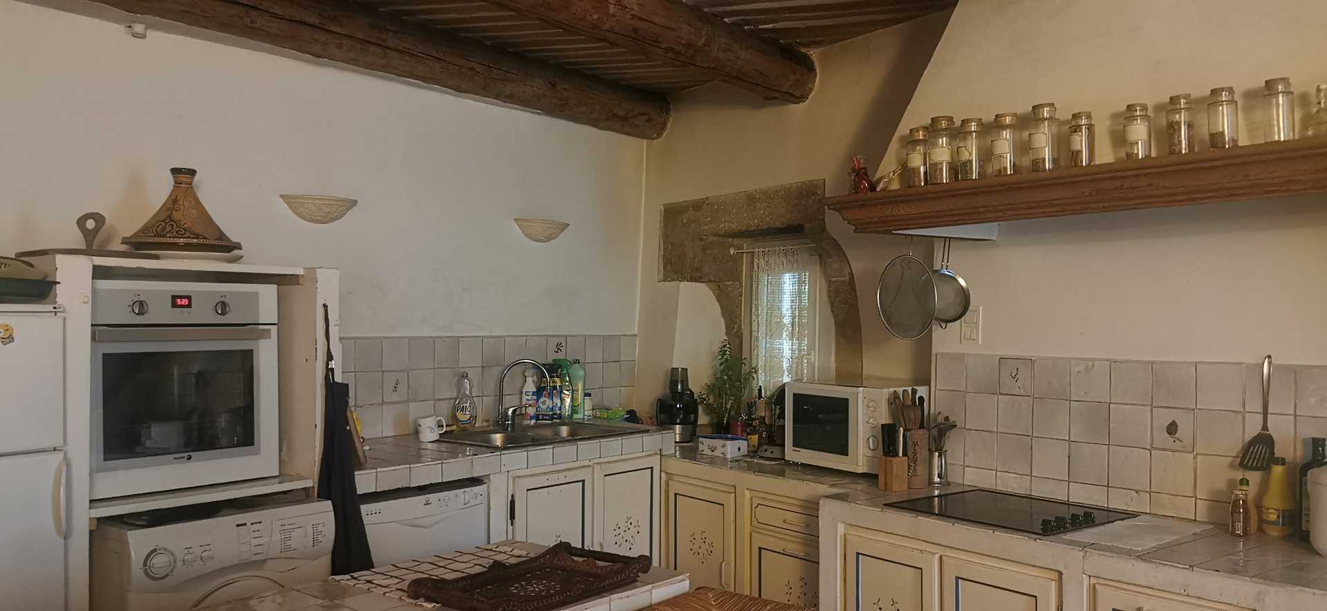 House in Pertuis, Provence-Alpes-Cote d'Azur 10814273