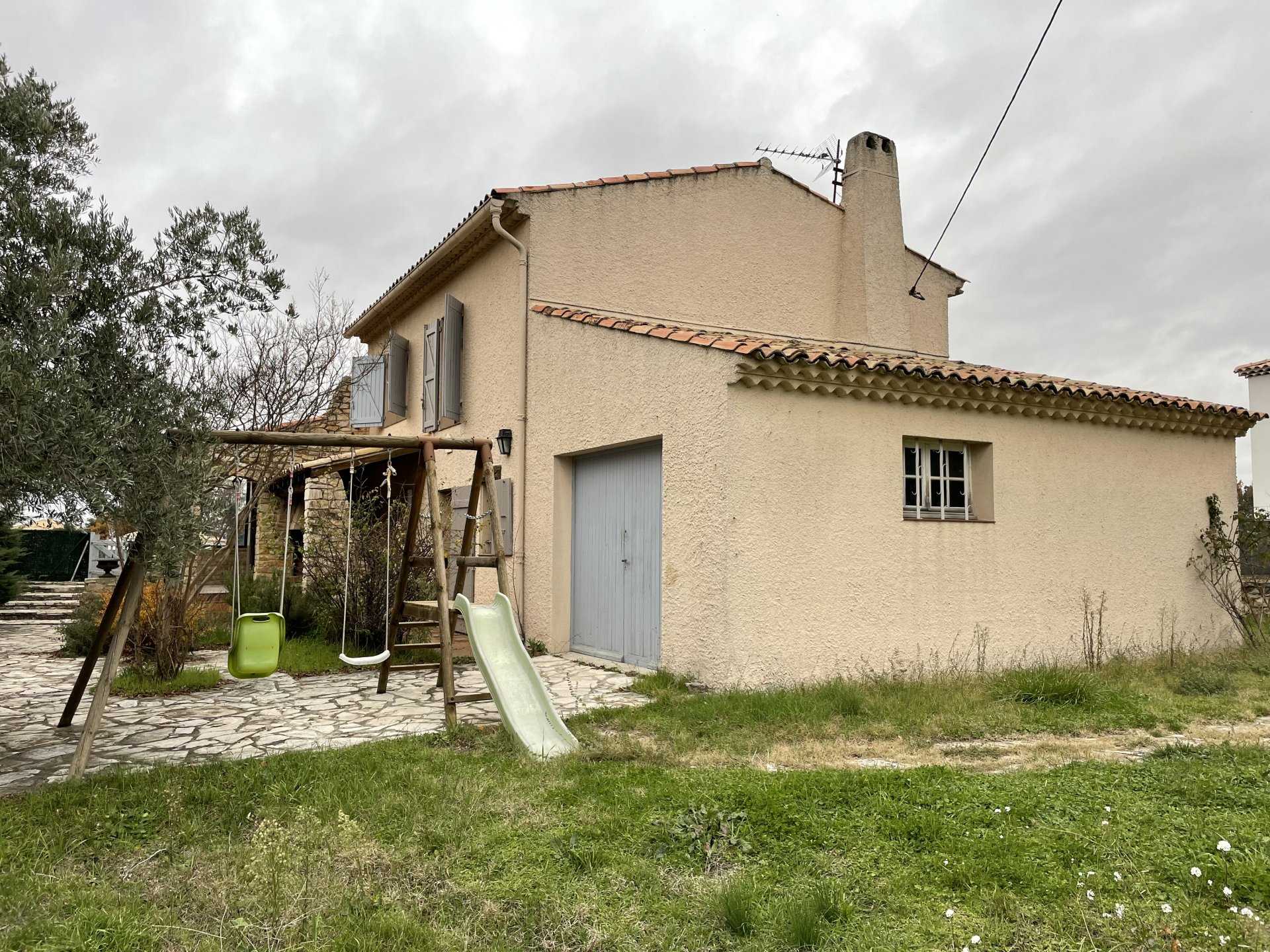 Rumah di Pertuis, Provence-Alpes-Cote d'Azur 10814293