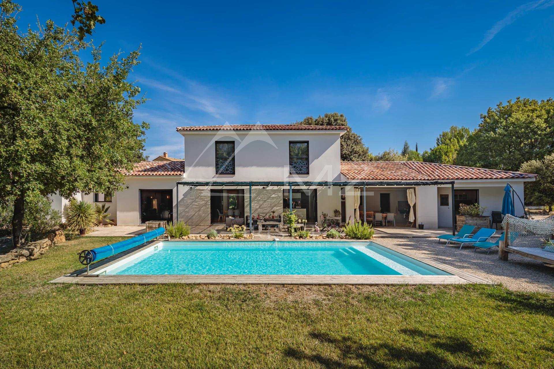 rumah dalam Rognes, Provence-Alpes-Côte d'Azur 10814337