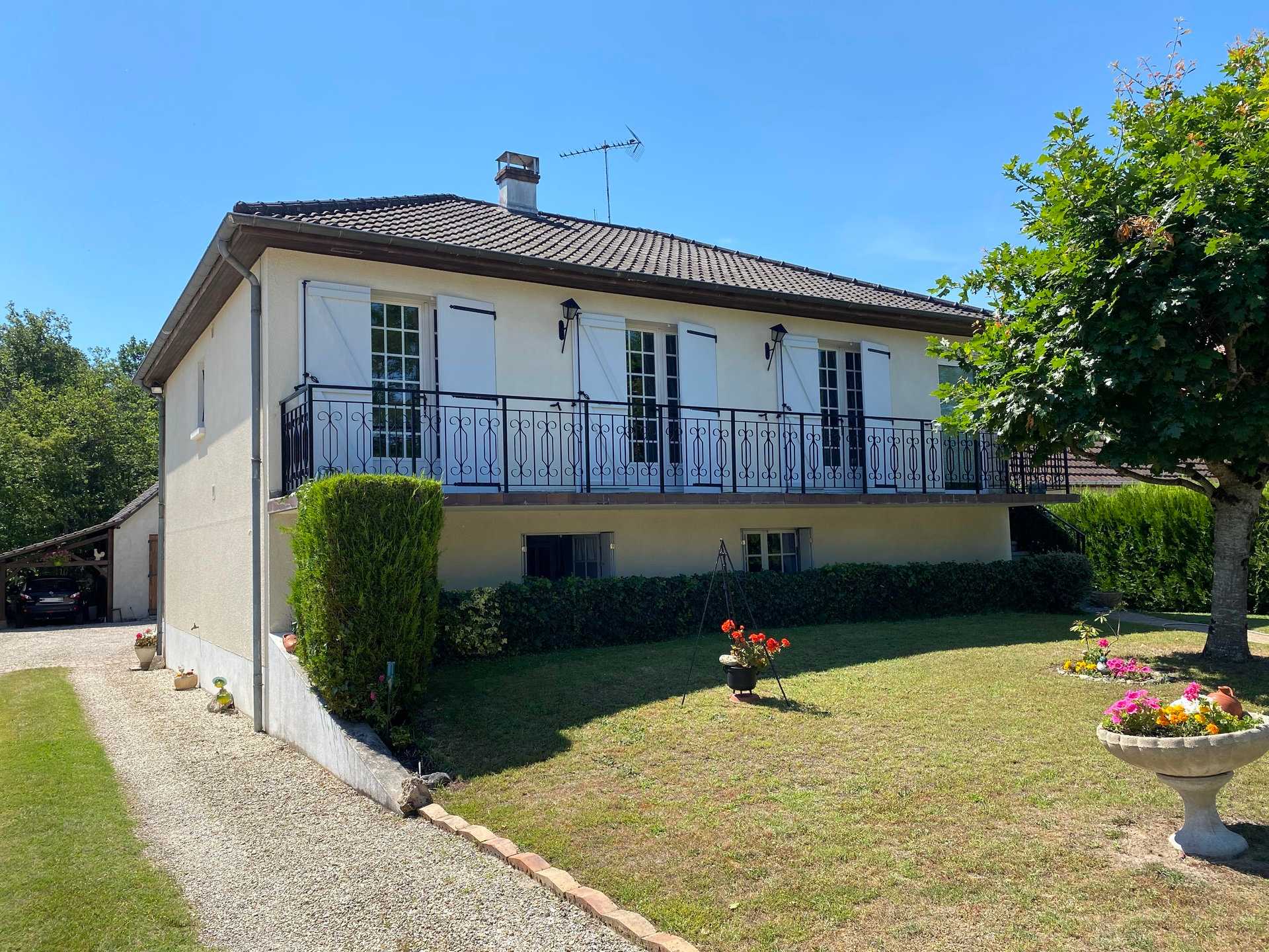 House in Salbris, Centre-Val de Loire 10814358