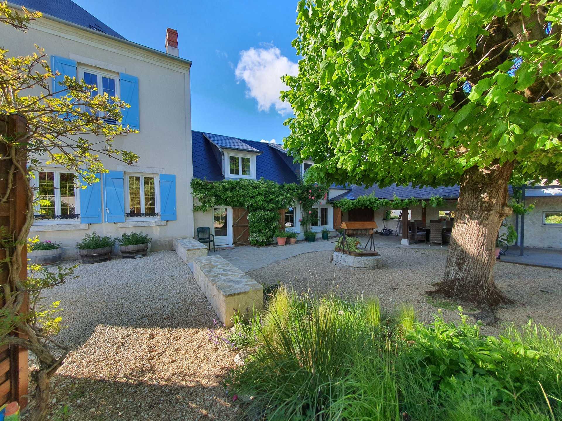 House in Mehun-sur-Yevre, Centre-Val de Loire 10814417