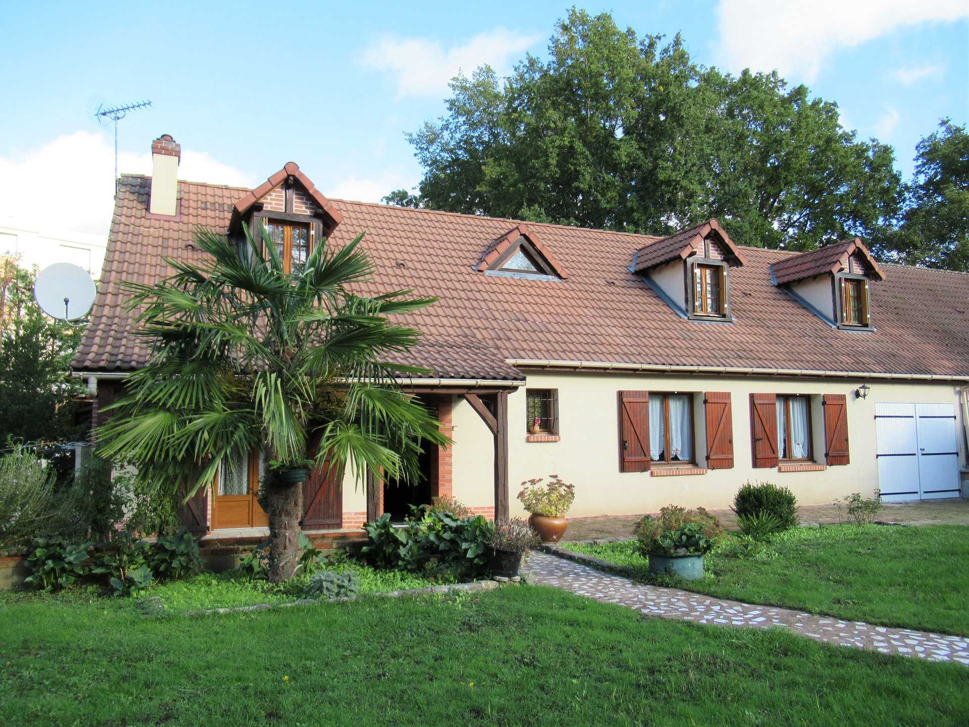 House in Salbris, Centre-Val de Loire 10814432