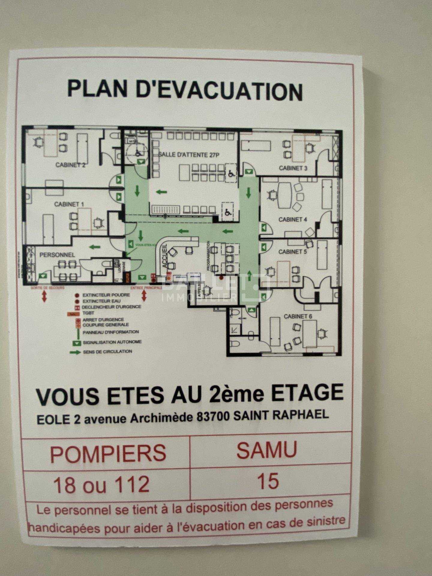 사무실 에 Saint-Raphaël, Var 10814433