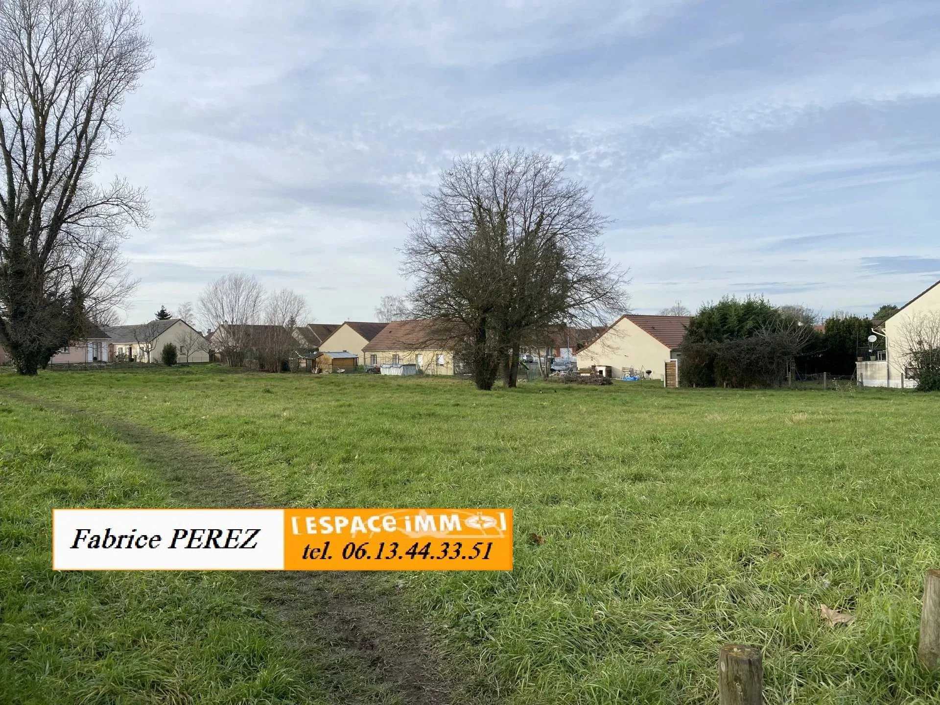 Land in Vierzon, Centre-Val de Loire 10814440