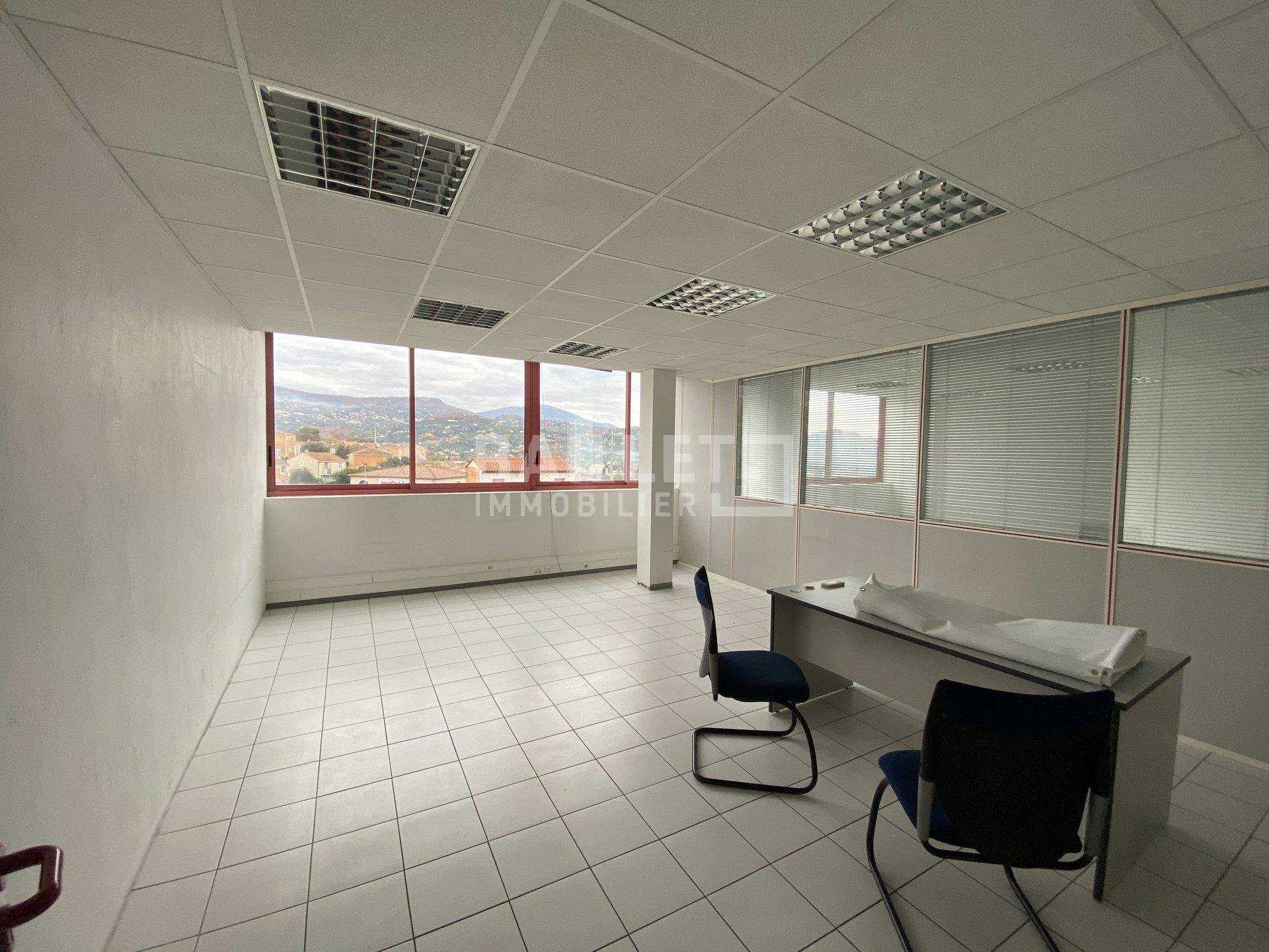 辦公室 在 Grasse, Provence-Alpes-Cote d'Azur 10814453