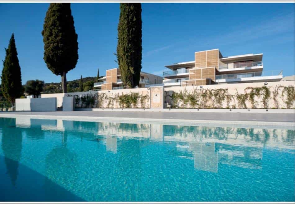 Condominium in Falicon, Provence-Alpes-Côte d'Azur 10814479