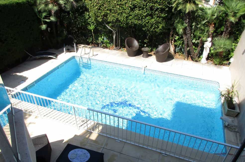 House in Nice, Provence-Alpes-Cote d'Azur 10814555
