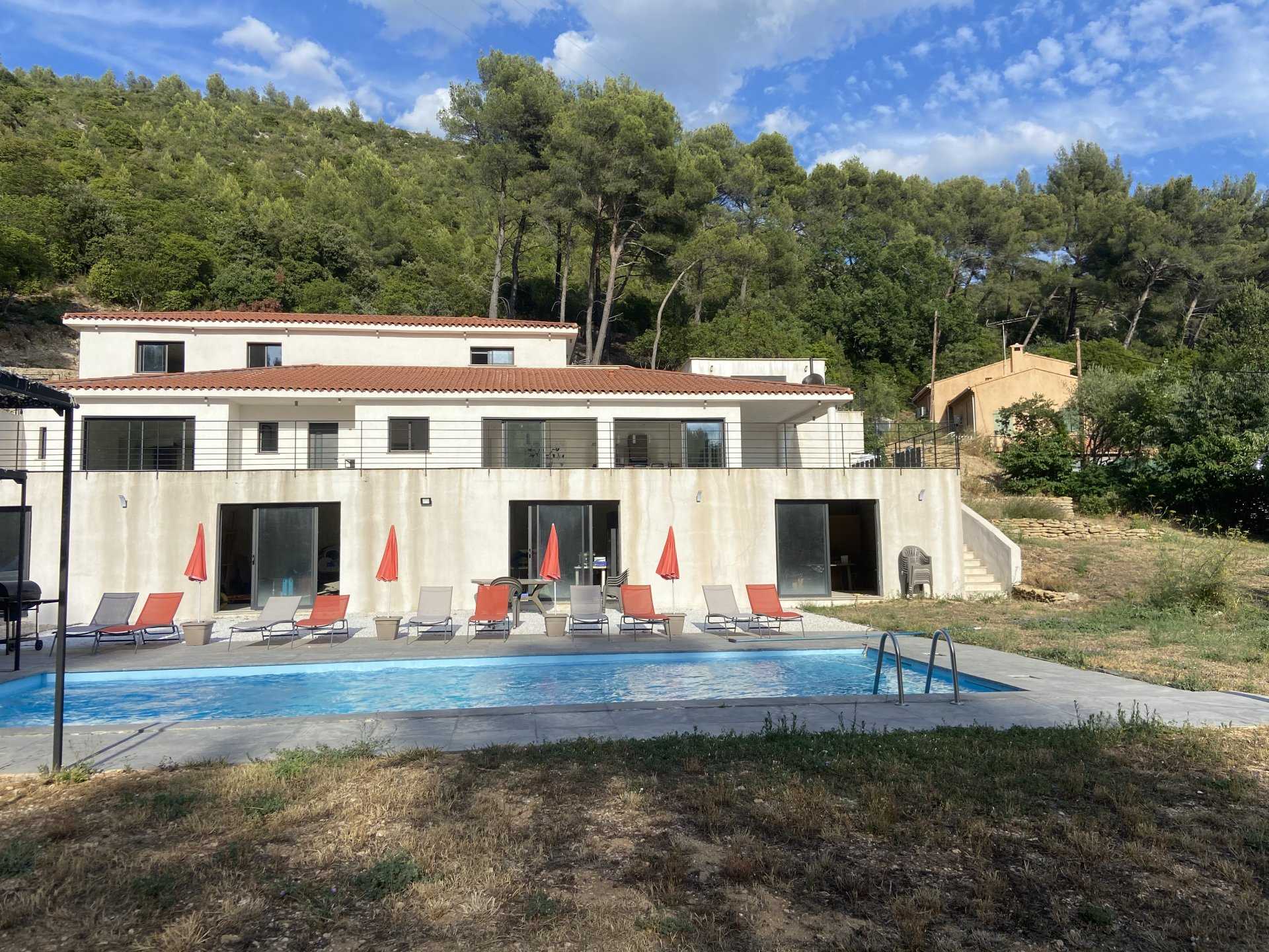 房子 在 Aubagne, Provence-Alpes-Cote d'Azur 10814633