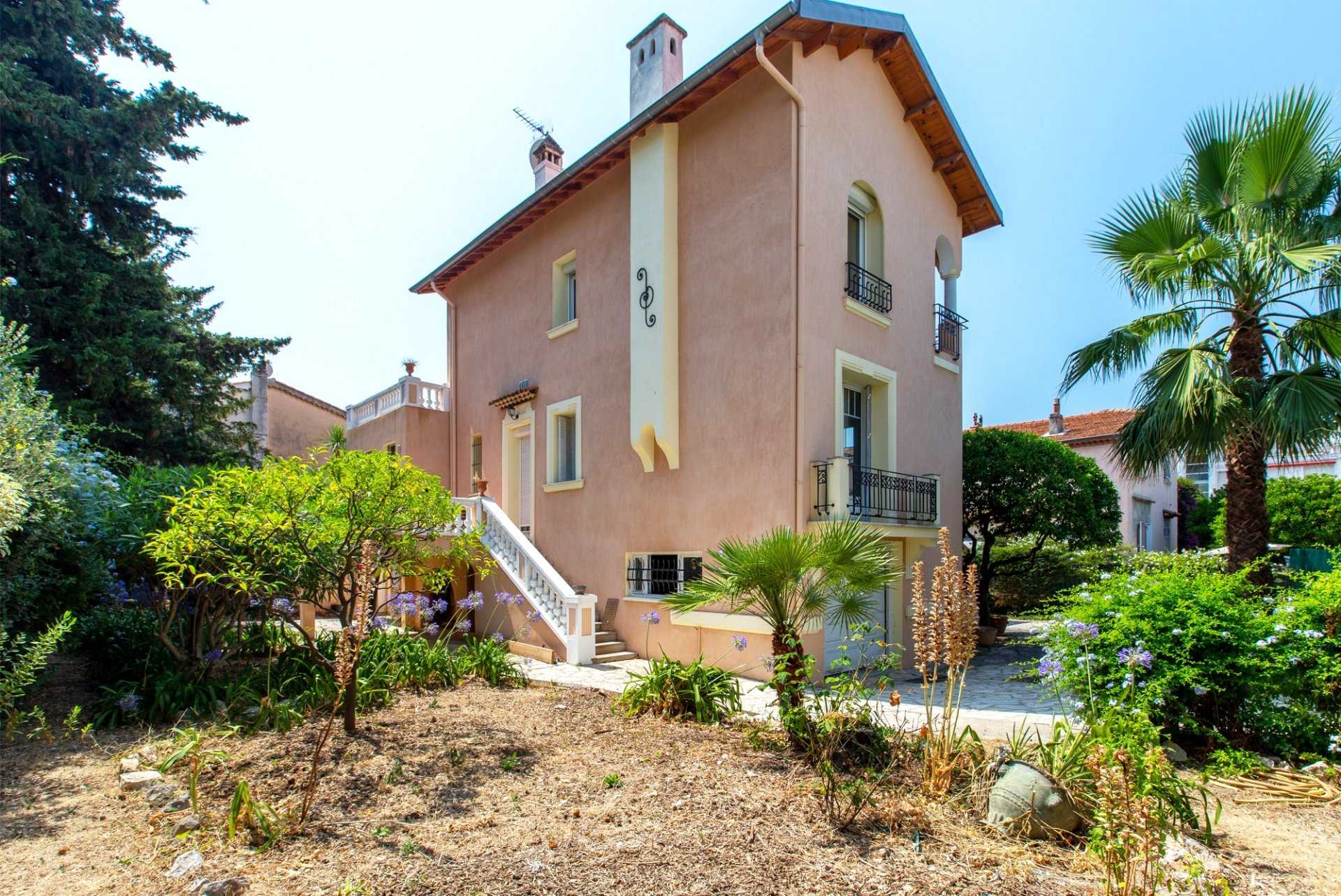 Rumah di Bagus, Provence-Alpes-Cote d'Azur 10814636