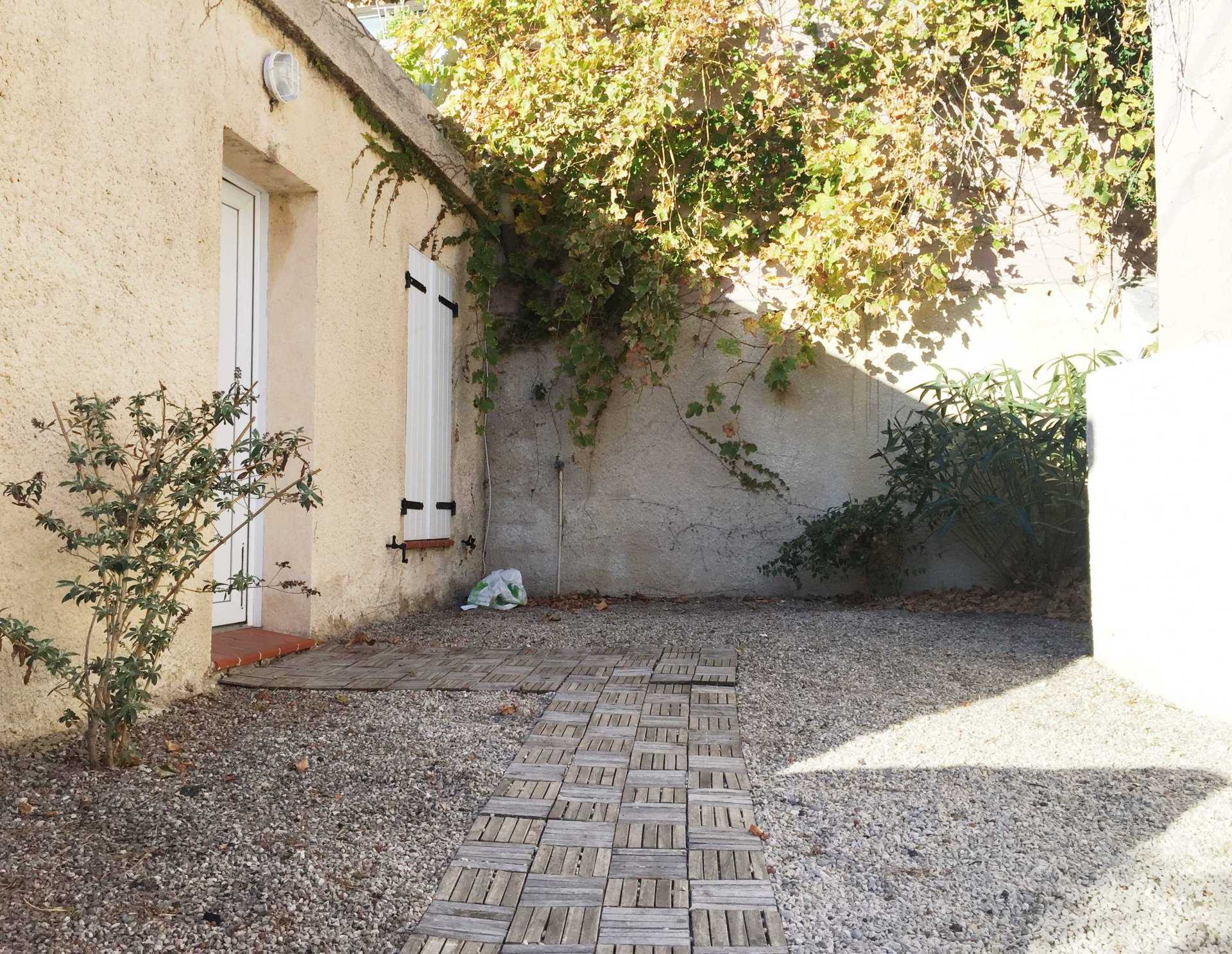 House in Montredon, Provence-Alpes-Cote d'Azur 10814680