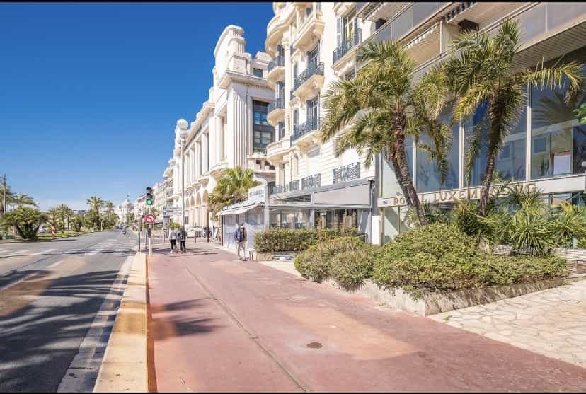Condominium in Nice, Alpes-Maritimes 10814704