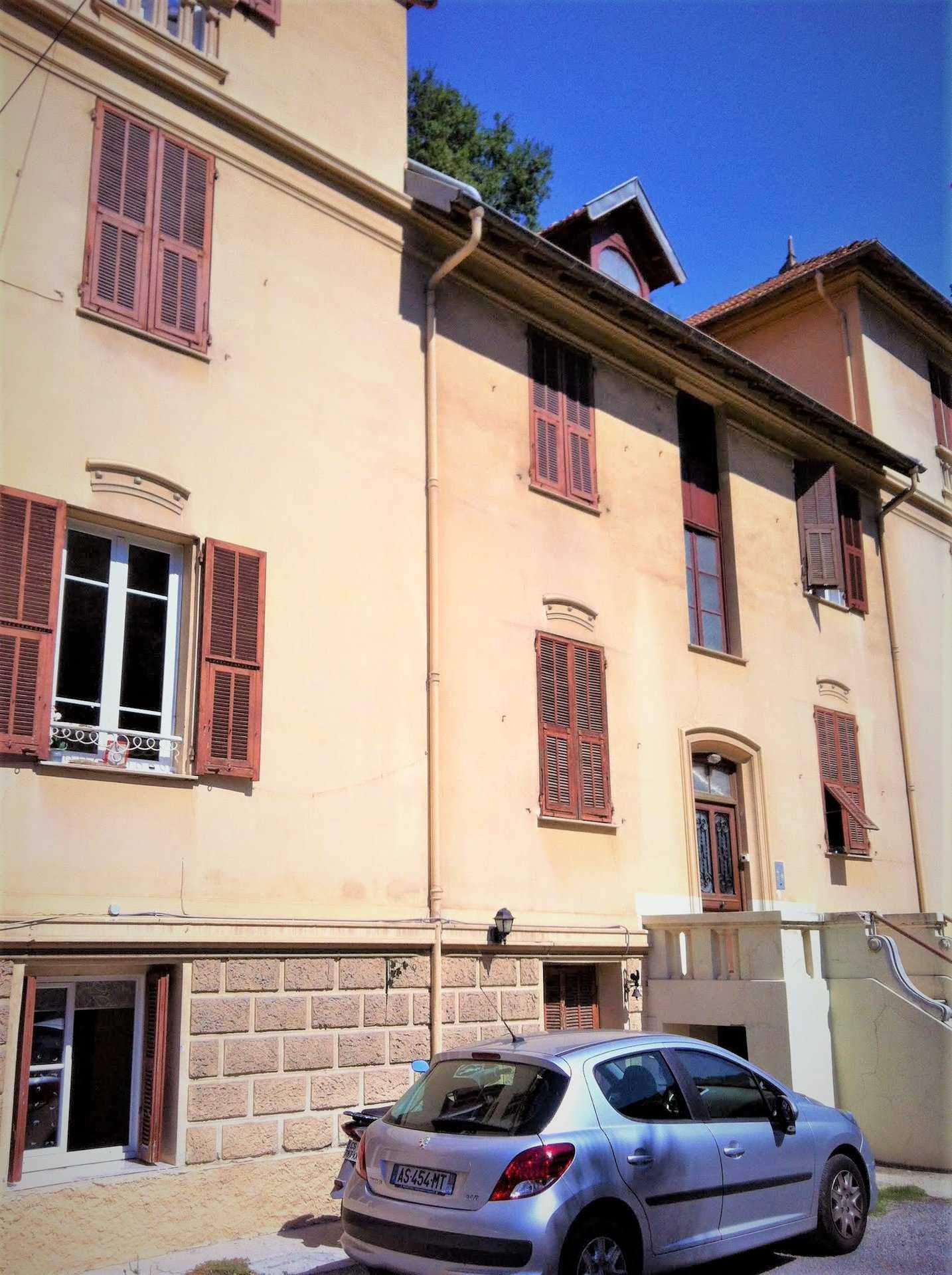 Condominium dans Falicon, Provence-Alpes-Côte d'Azur 10814851