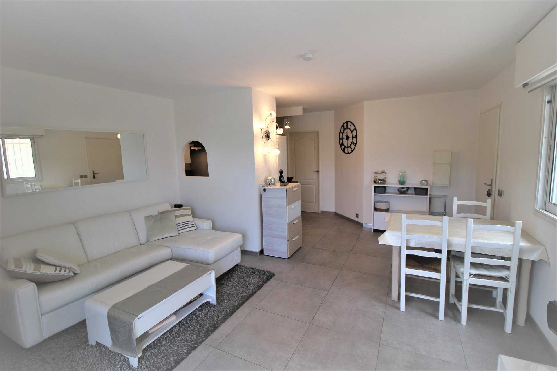 Condominium in Les Termes, Provence-Alpes-Cote d'Azur 10814856