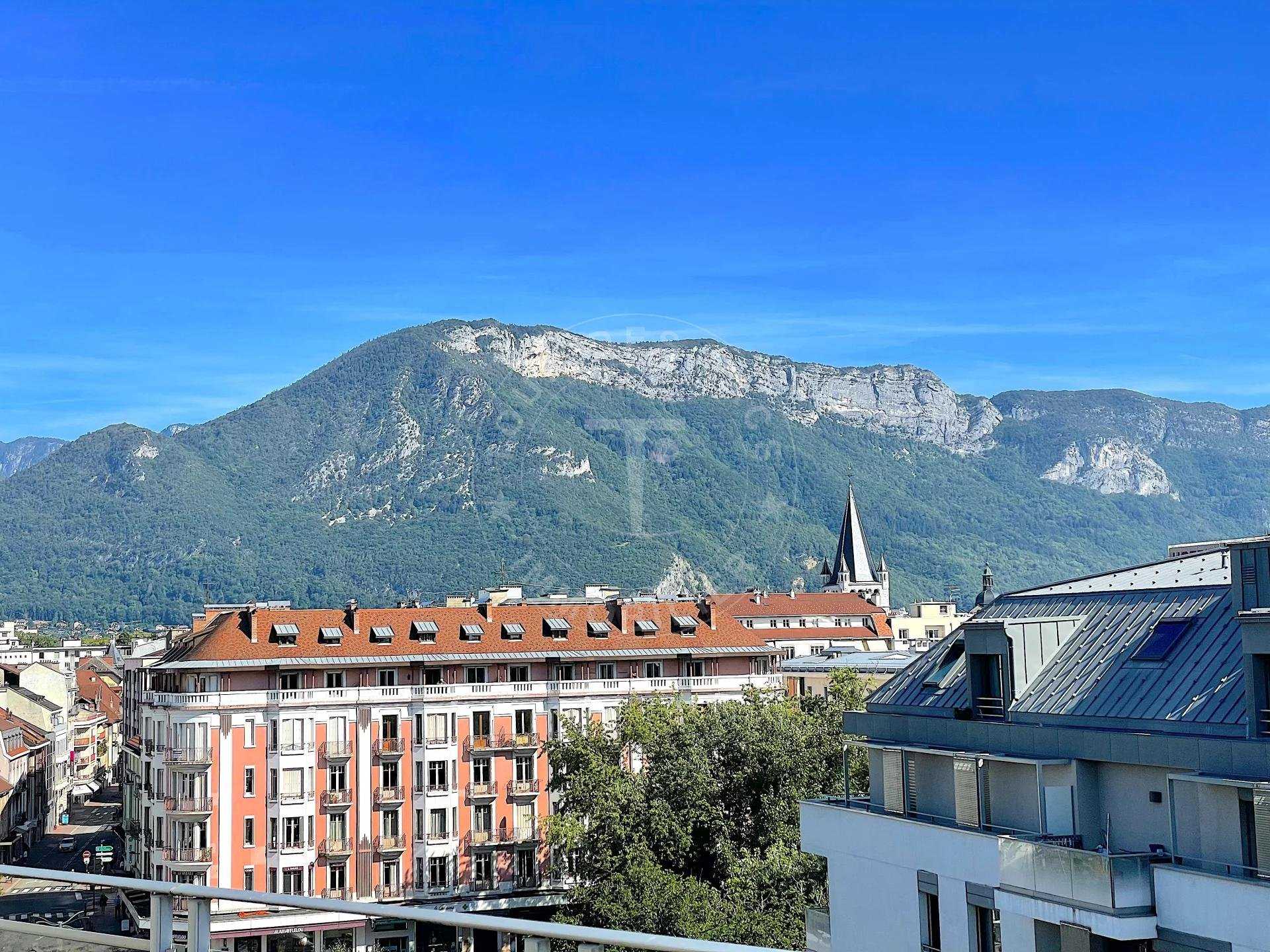 Condominium in Annecy, Haute-Savoie 10815081
