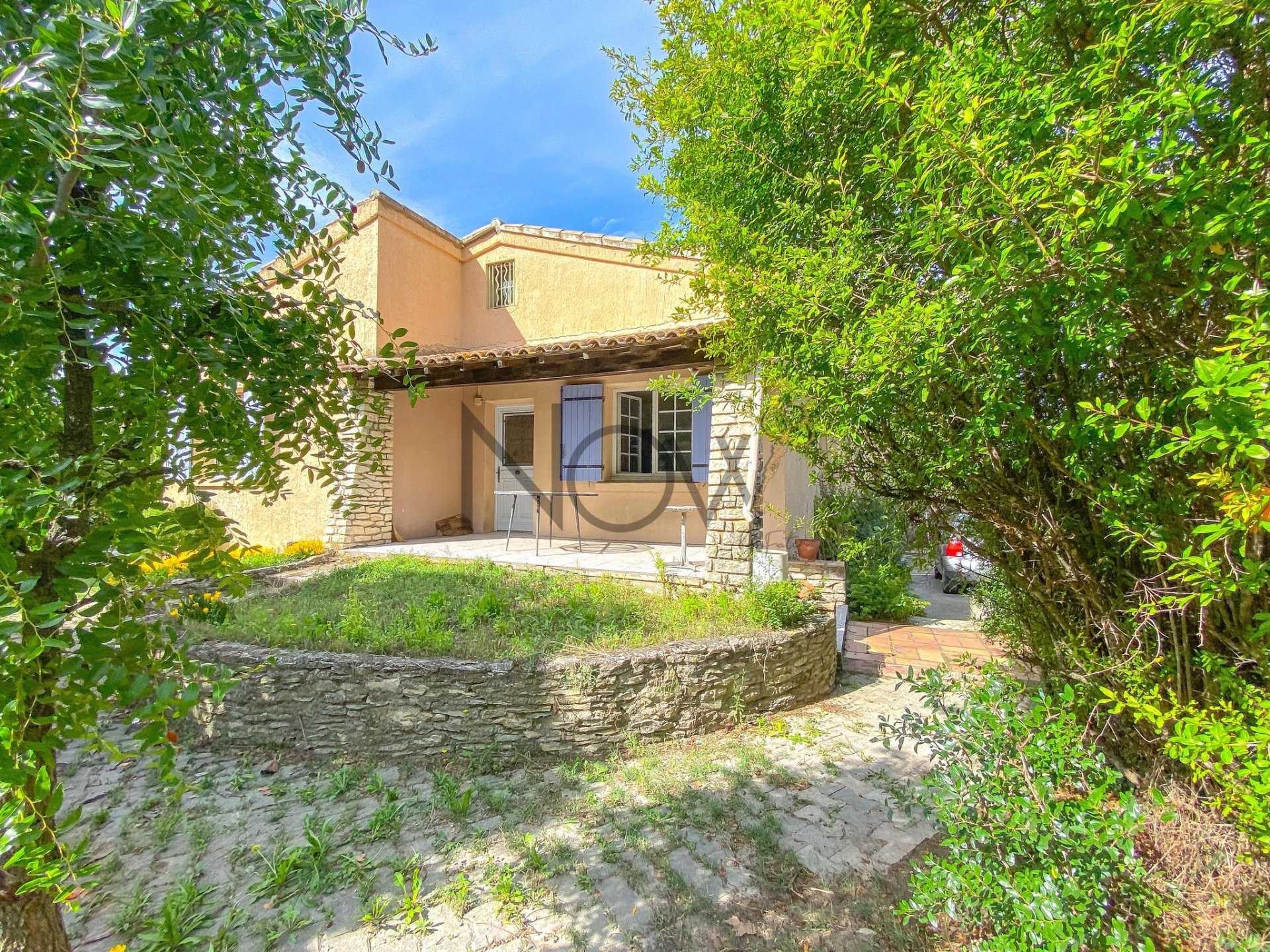 Talo sisään Morieres-les-Avignon, Provence-Alpes-Cote d'Azur 10815212