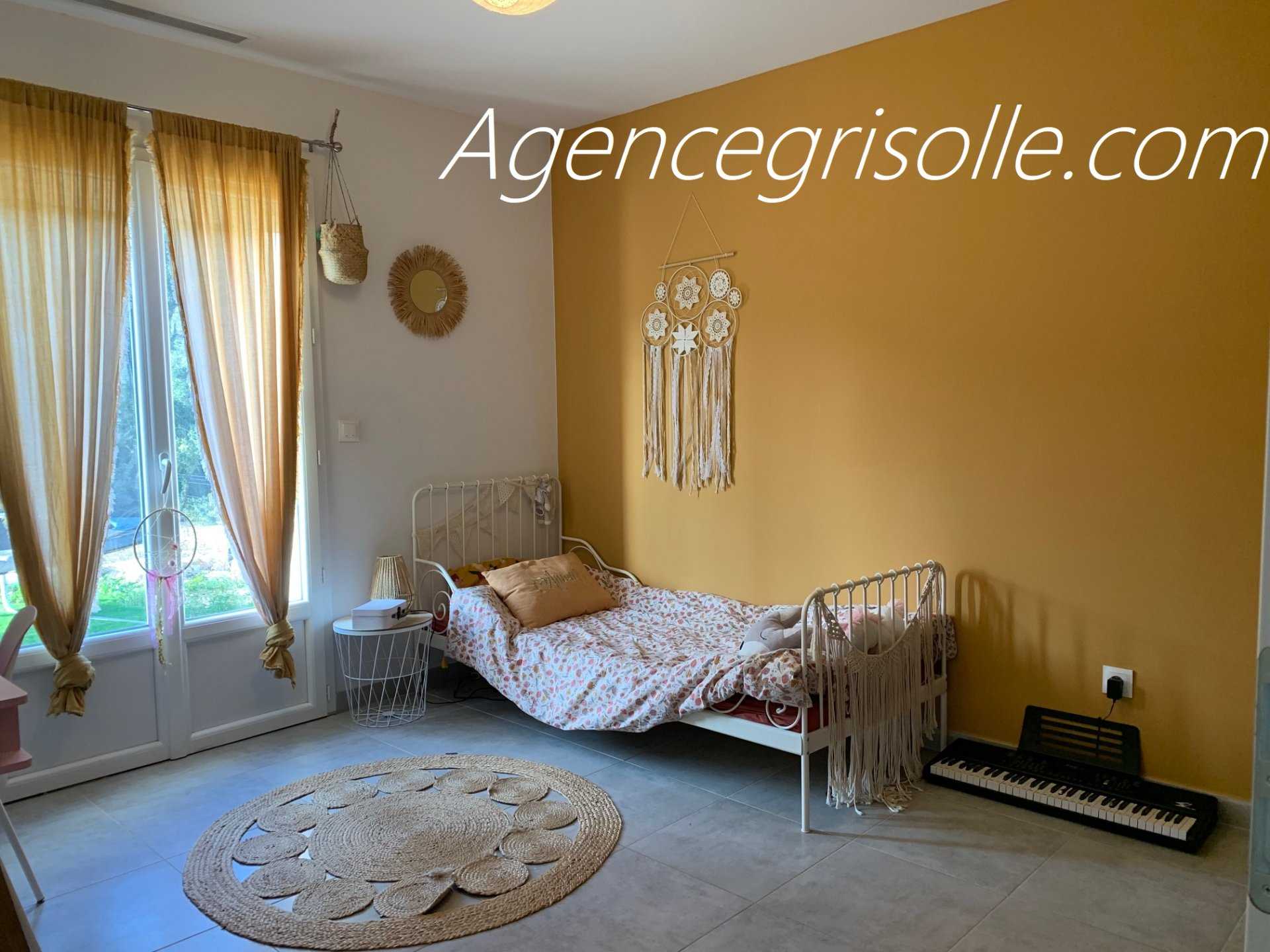 House in Neoules, Provence-Alpes-Cote d'Azur 10815229